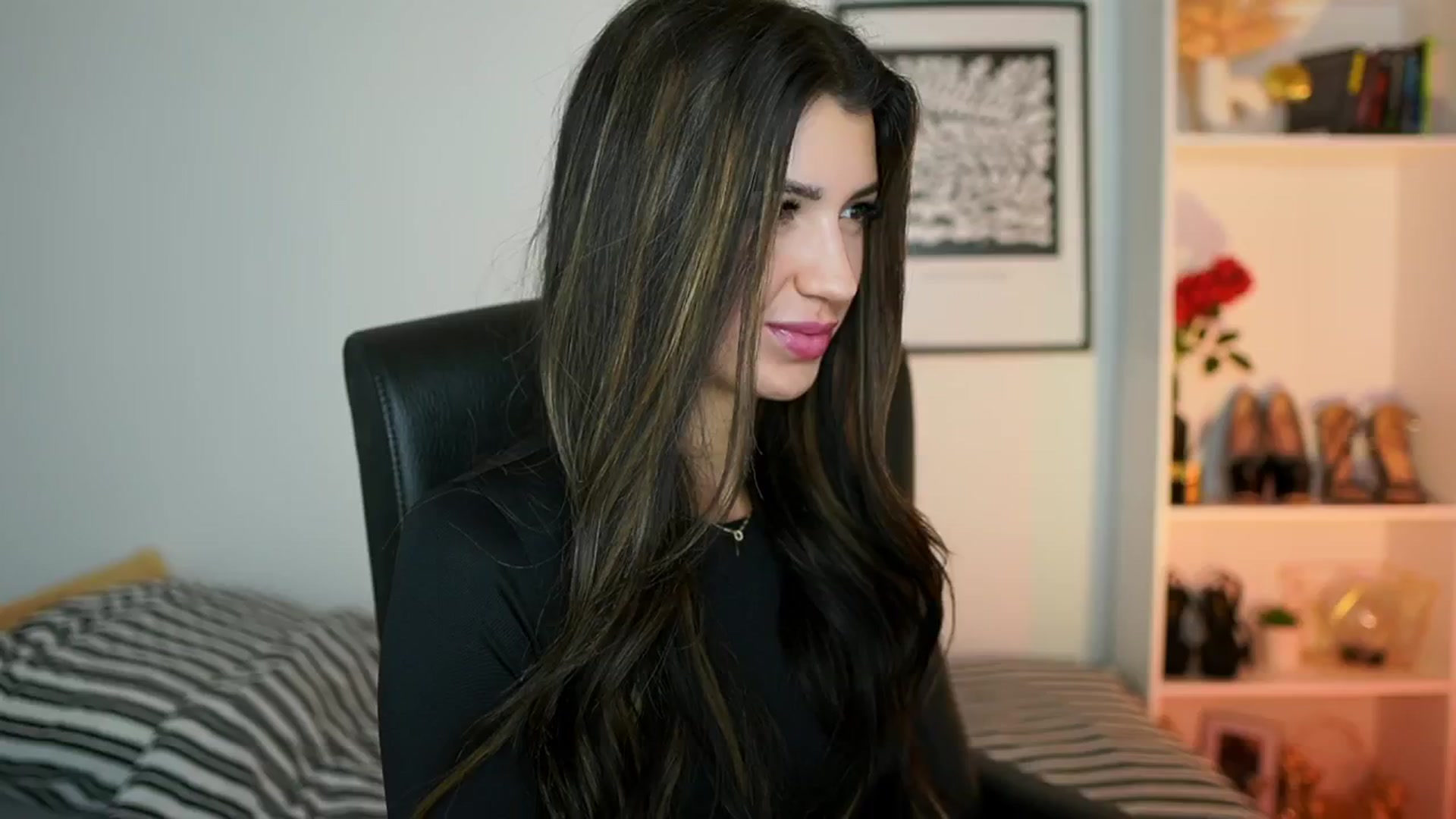 Gallery image thumbnail from Julia_Roca's myfreecams stream on, 10/13/2024, 08:33 image 12 of 20