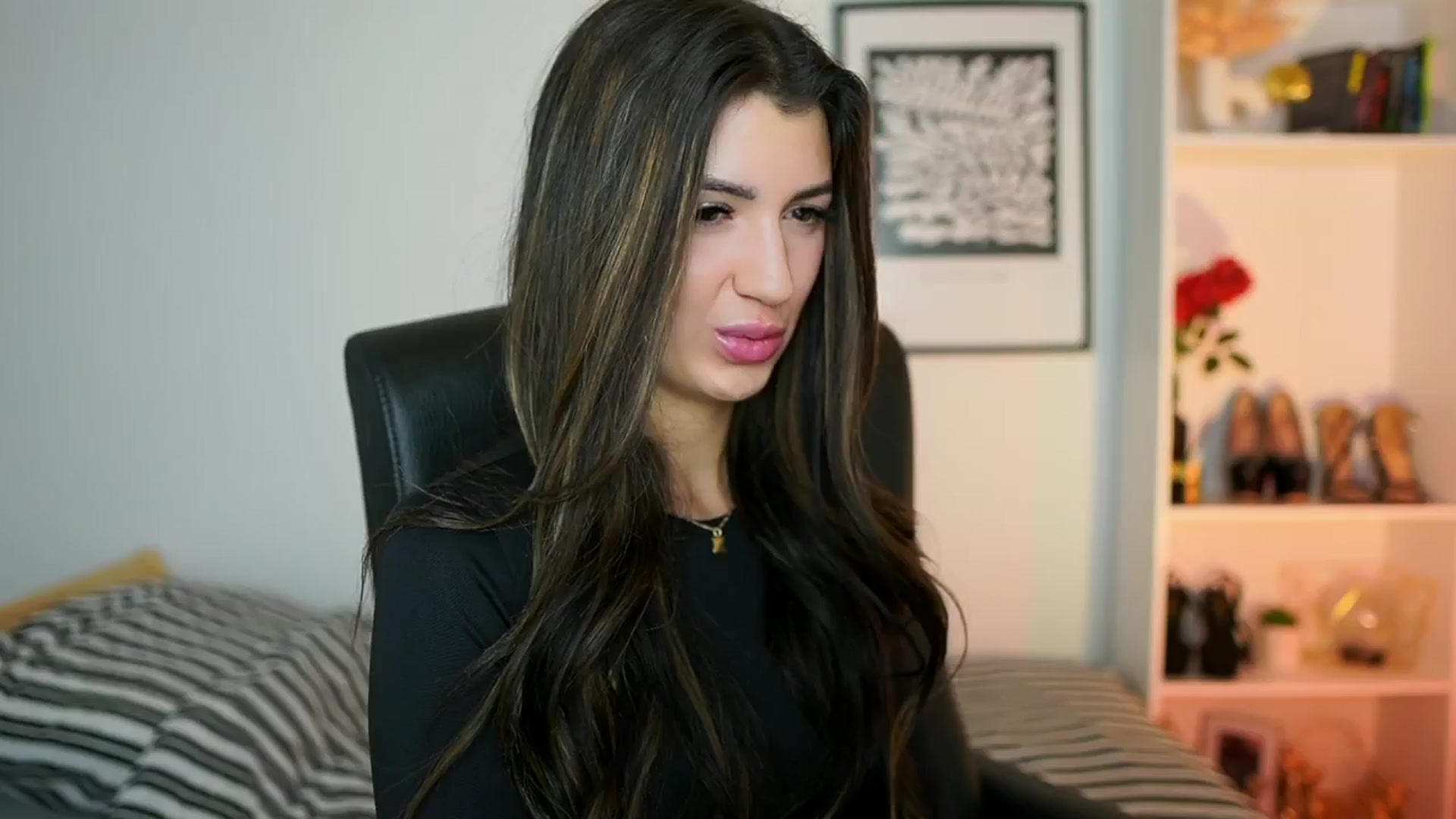 Gallery image thumbnail from Julia_Roca's myfreecams stream on, 10/13/2024, 08:33 image 11 of 20