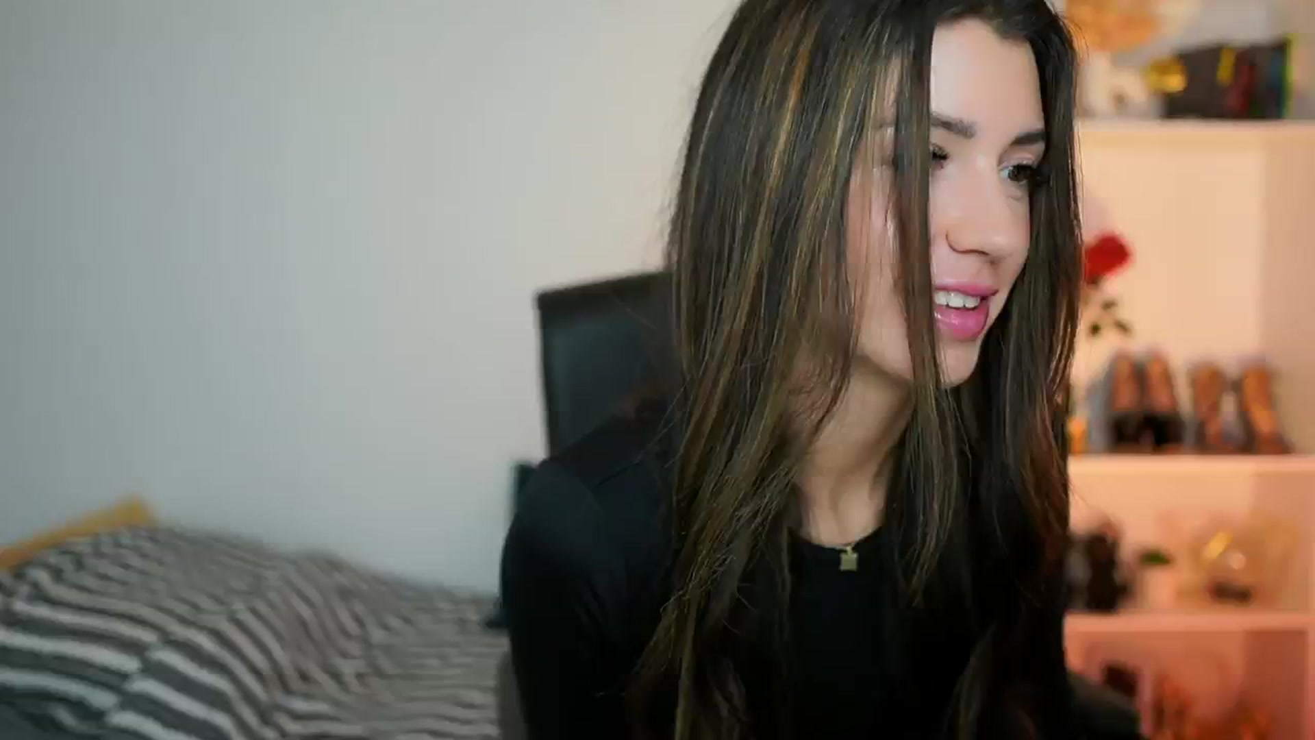 Gallery image thumbnail from Julia_Roca's myfreecams stream on, 10/13/2024, 08:33 image 4 of 20