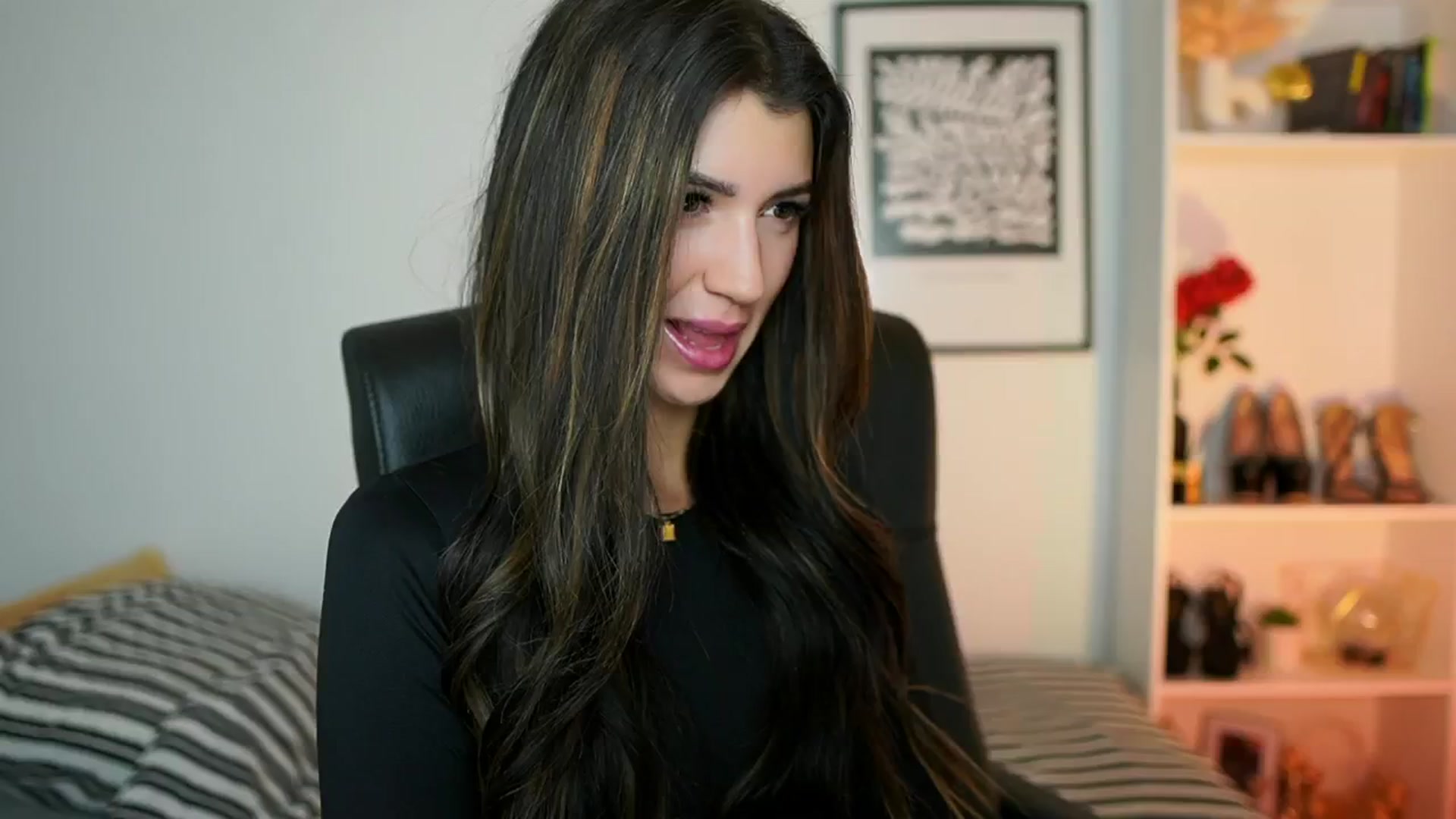 Gallery image thumbnail from Julia_Roca's myfreecams stream on, 10/13/2024, 08:33 image 1 of 20