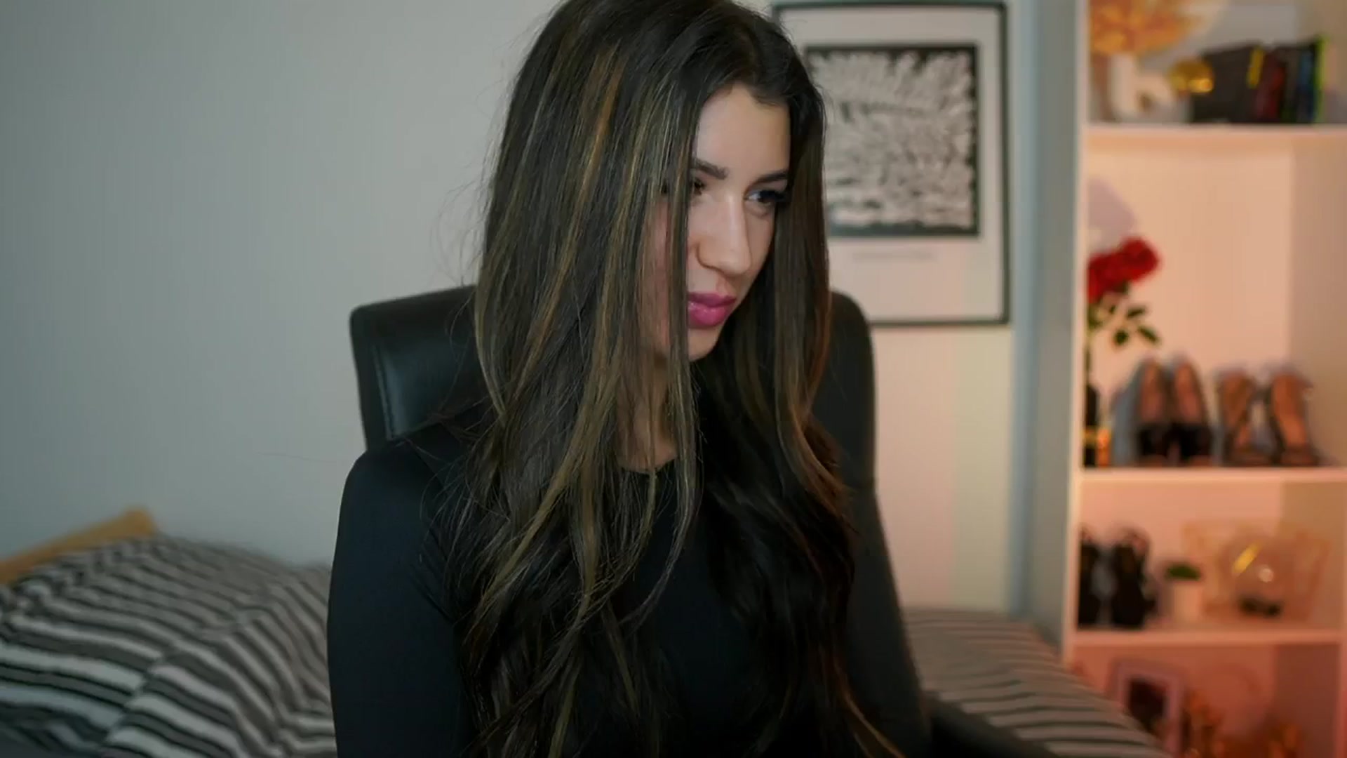 Gallery image thumbnail from Julia_Roca's myfreecams stream on, 10/13/2024, 08:33 image 5 of 20