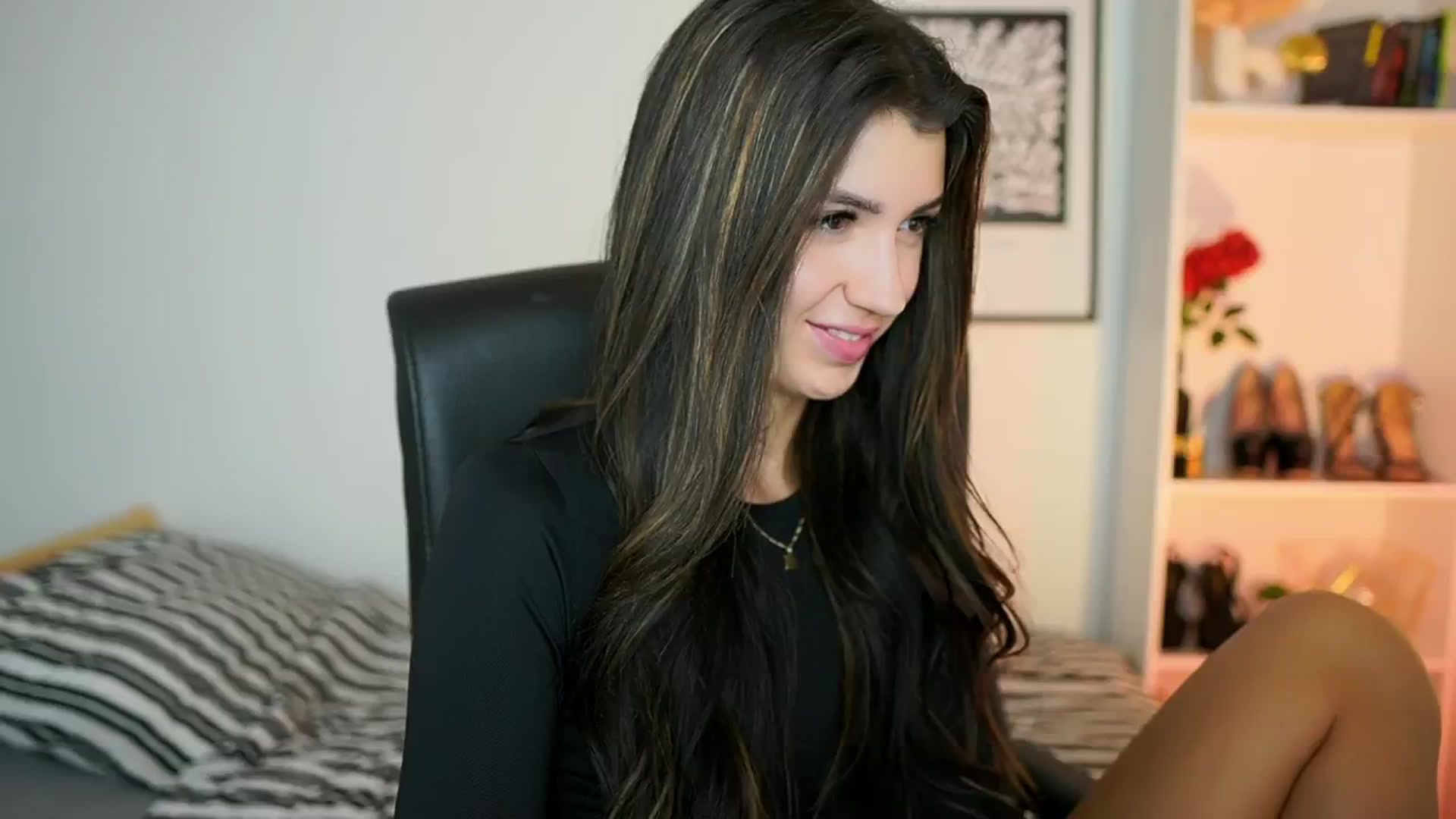 Gallery image thumbnail from Julia_Roca's myfreecams stream on, 10/13/2024, 11:22 image 2 of 20