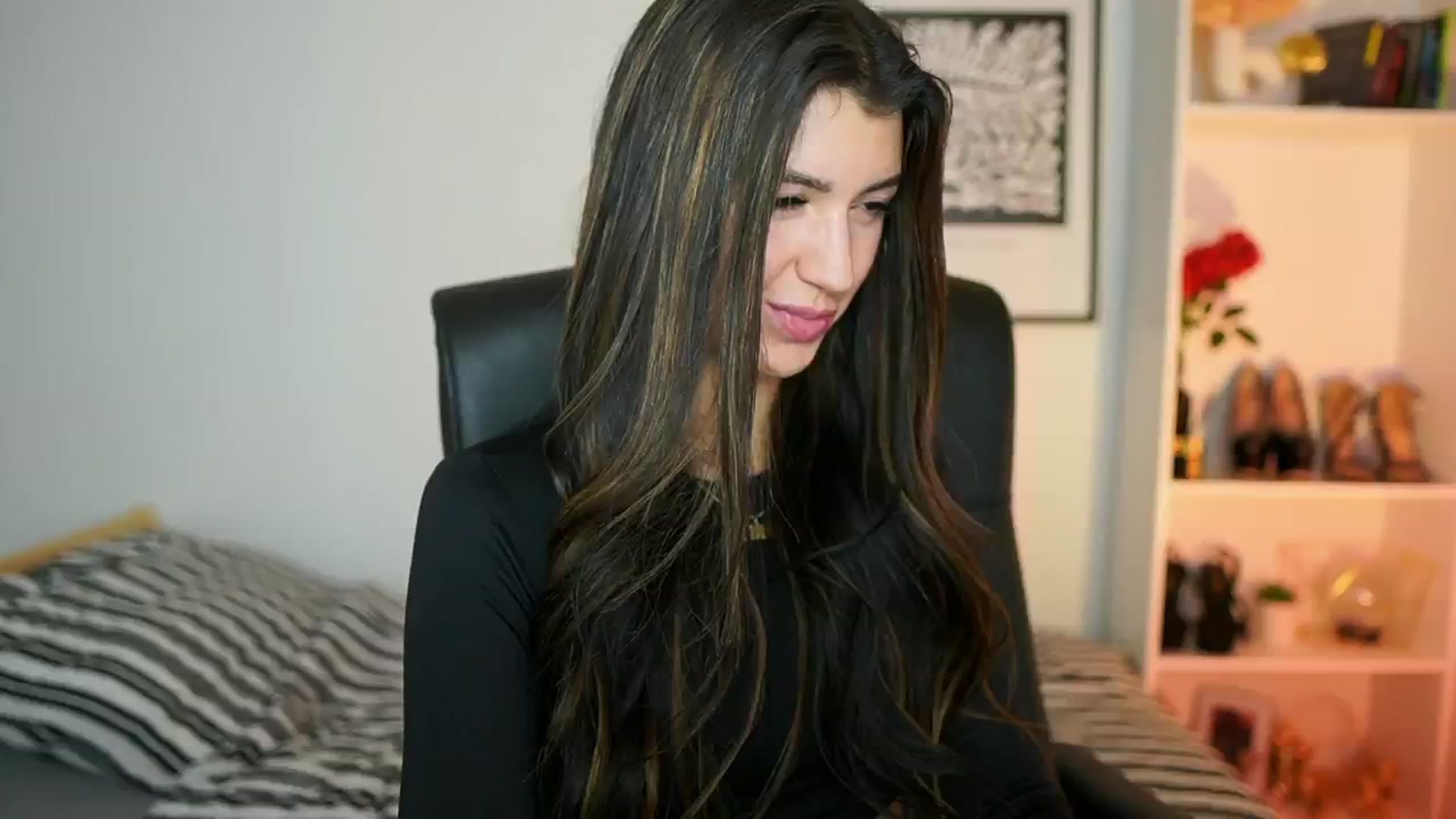 Gallery image thumbnail from Julia_Roca's myfreecams stream on, 10/13/2024, 11:22 image 7 of 20
