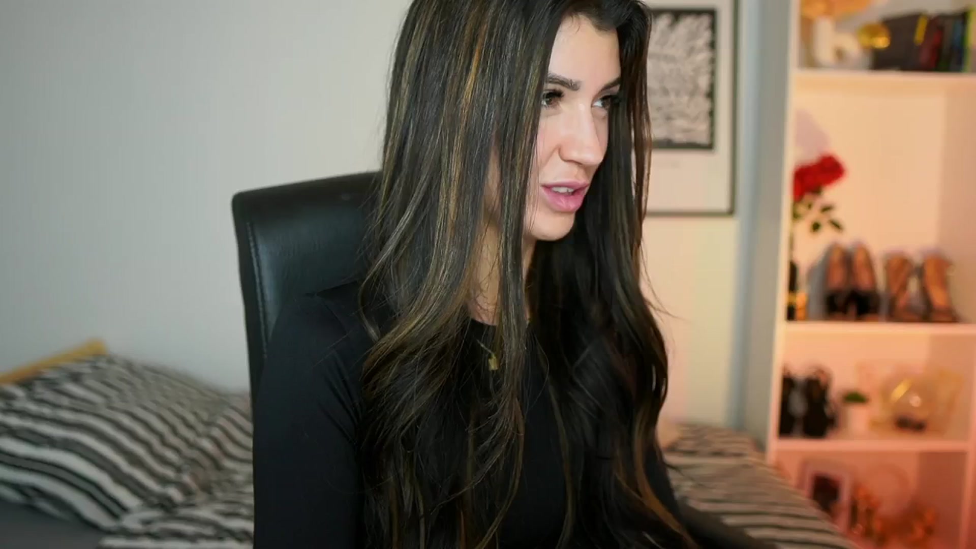 Gallery image thumbnail from Julia_Roca's myfreecams stream on, 10/13/2024, 11:22 image 8 of 20