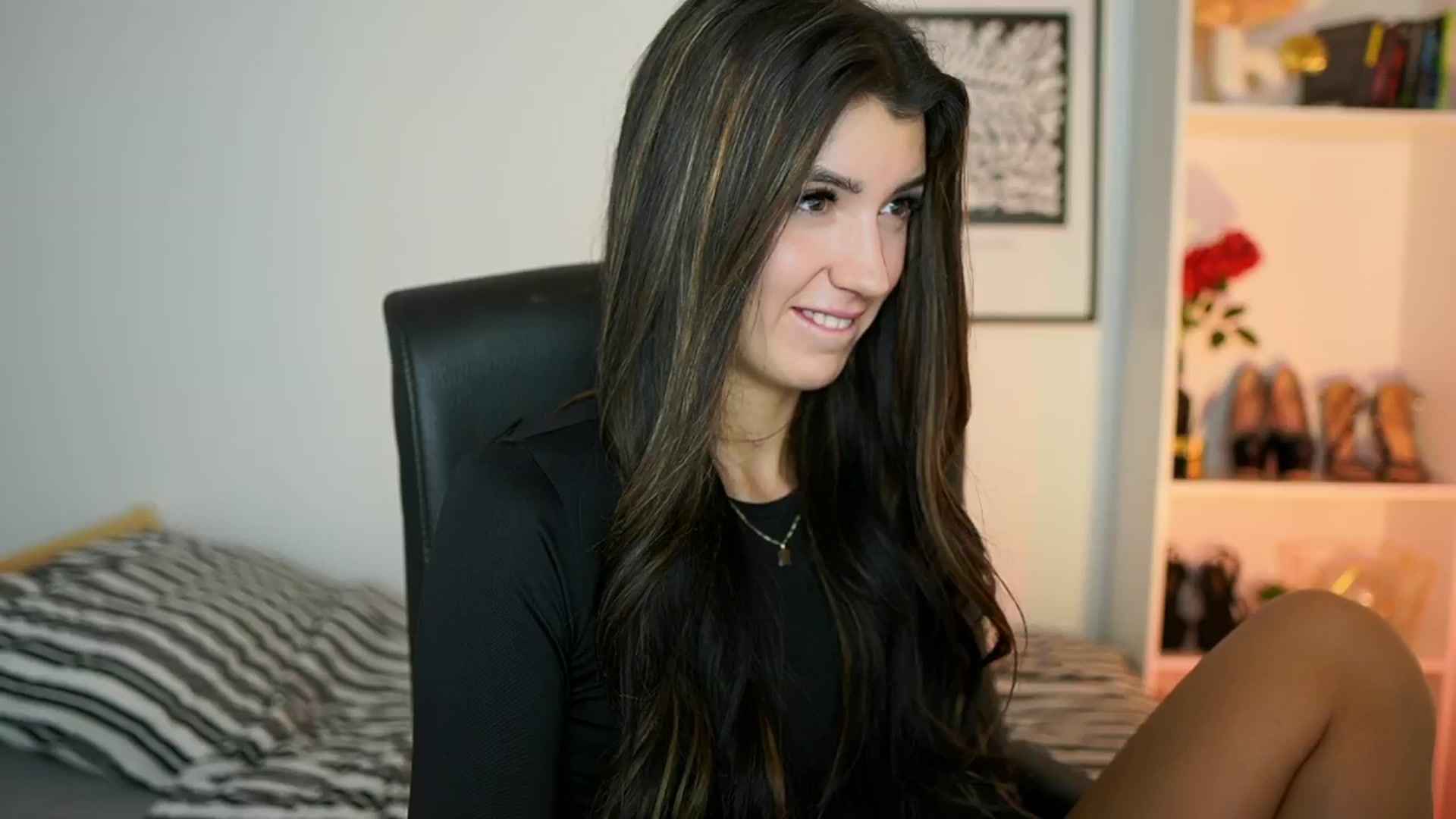 Gallery image thumbnail from Julia_Roca's myfreecams stream on, 10/13/2024, 11:22 image 3 of 20