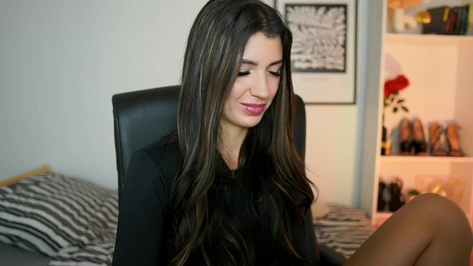 Gallery image thumbnail from Julia_Roca's myfreecams stream on, 10/13/2024, 12:41 image 2 of 20