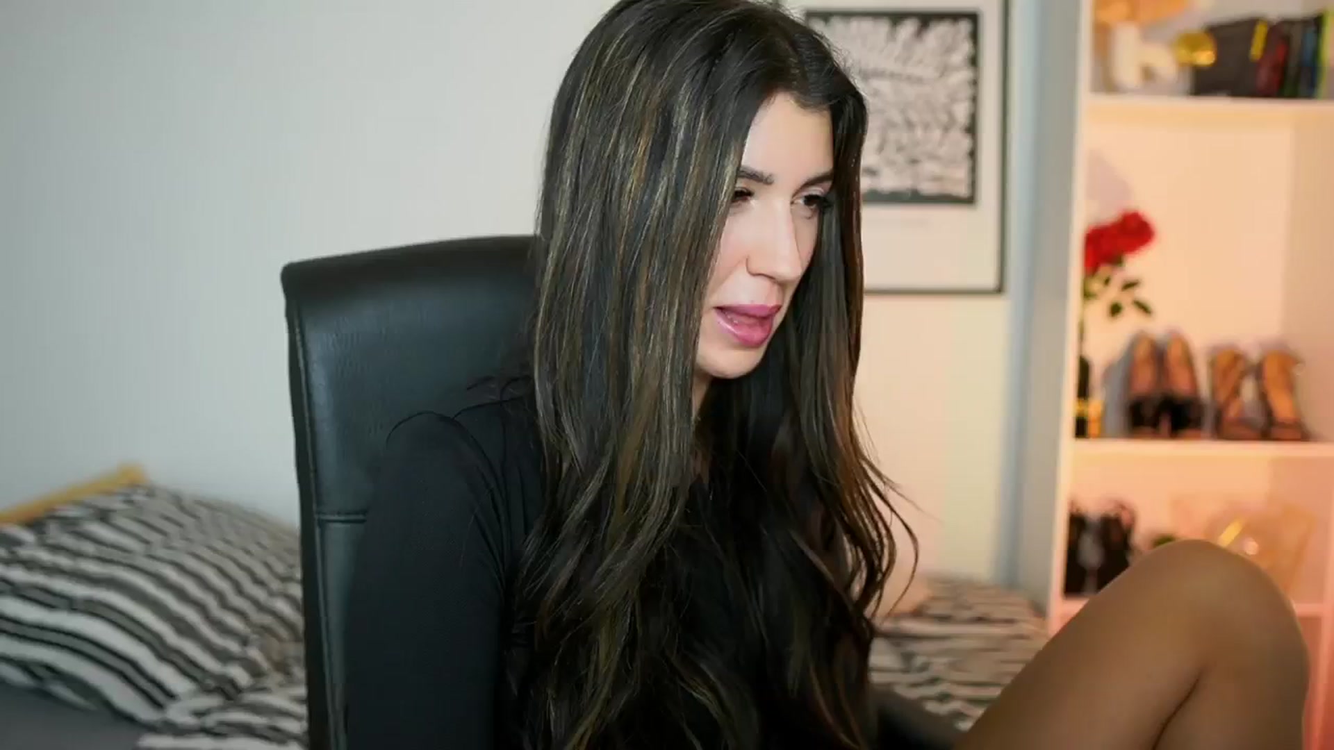 Gallery image thumbnail from Julia_Roca's myfreecams stream on, 10/13/2024, 12:41 image 4 of 20