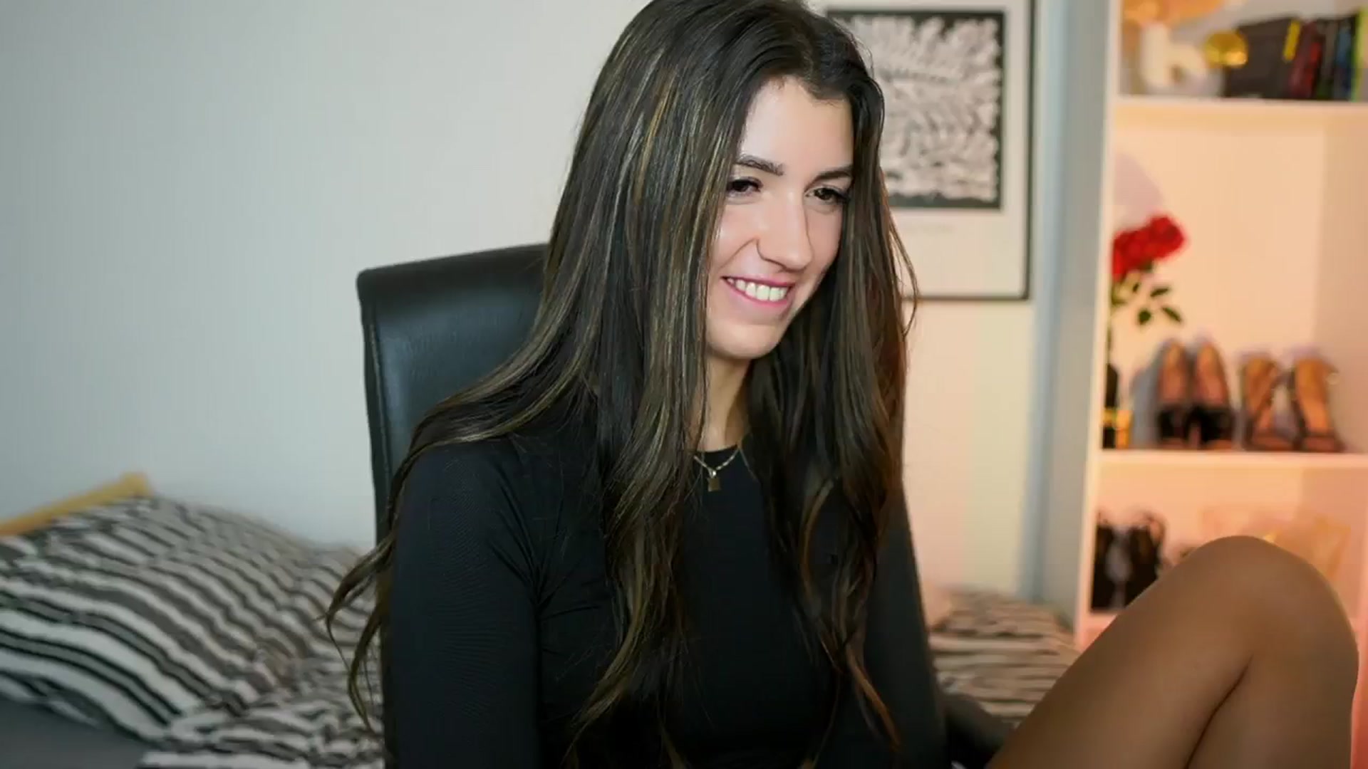 Gallery image thumbnail from Julia_Roca's myfreecams stream on, 10/13/2024, 12:41 image 10 of 20
