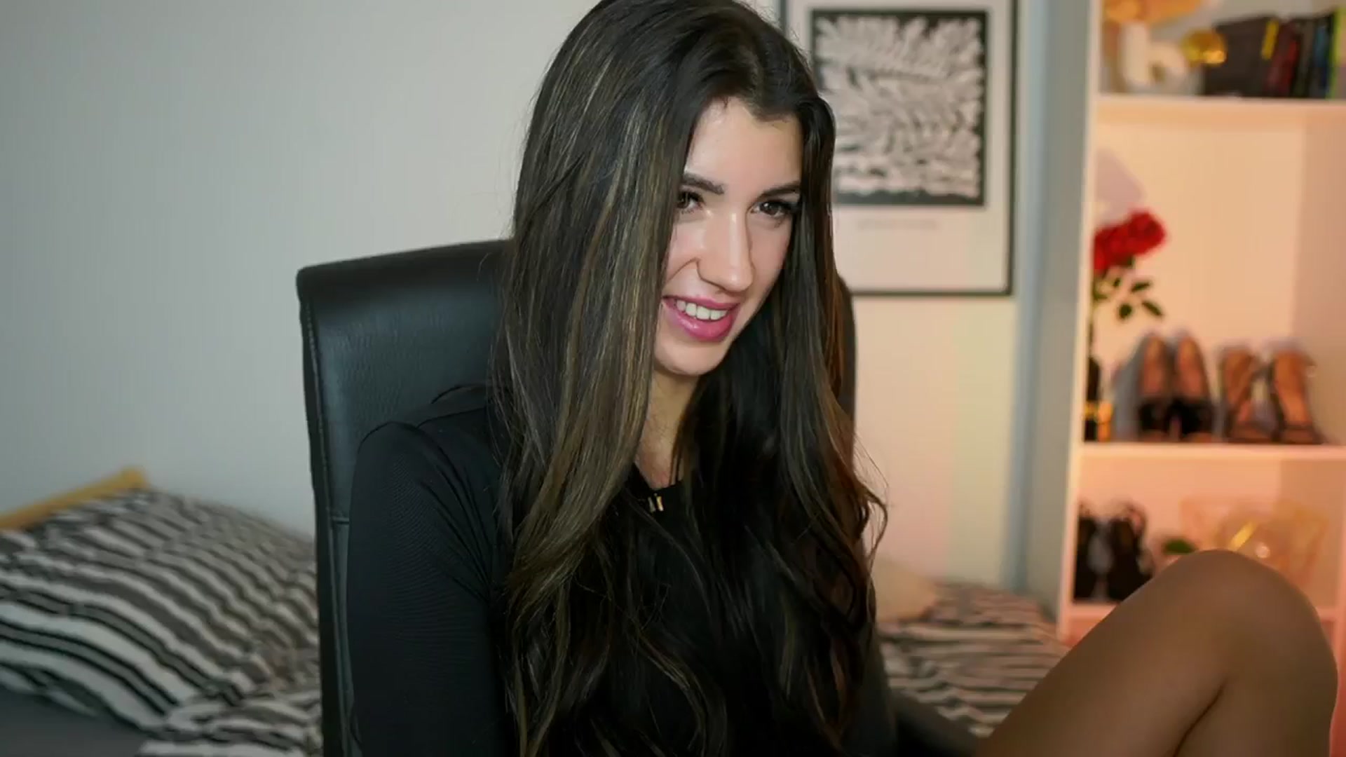 Gallery image thumbnail from Julia_Roca's myfreecams stream on, 10/13/2024, 12:41 image 6 of 20