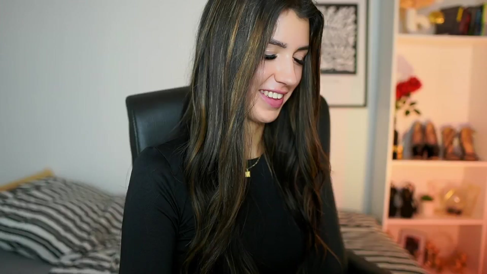Gallery image thumbnail from Julia_Roca's myfreecams stream on, 10/13/2024, 12:41 image 13 of 20