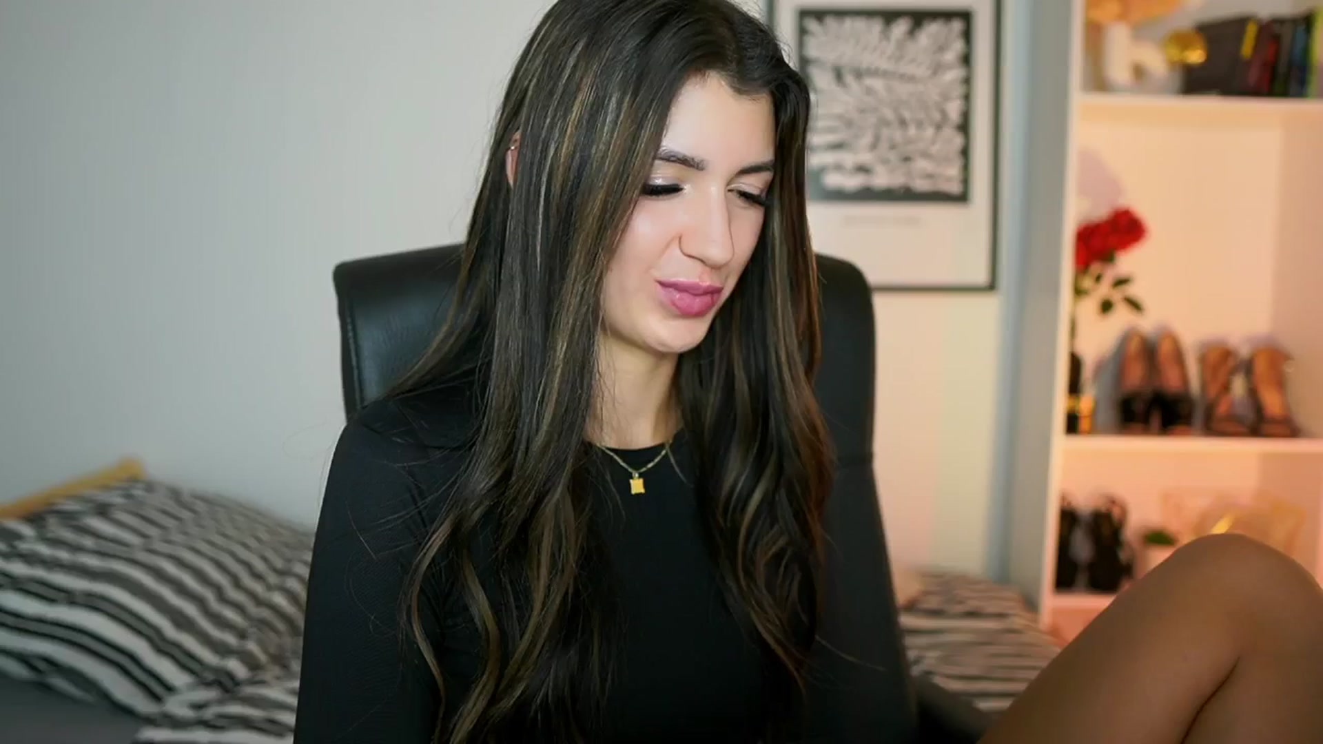 Gallery image thumbnail from Julia_Roca's myfreecams stream on, 10/13/2024, 12:41 image 12 of 20