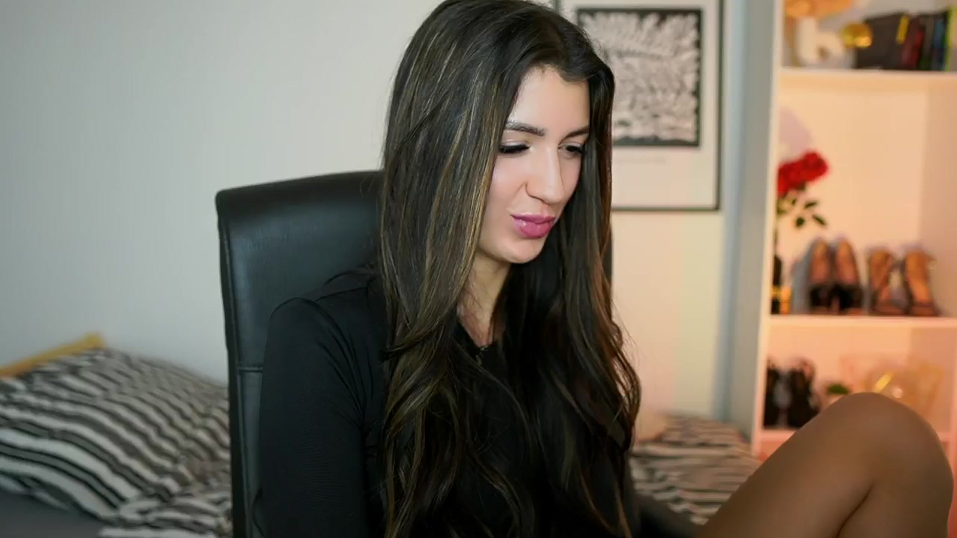 Gallery image thumbnail from Julia_Roca's myfreecams stream on, 10/13/2024, 12:41 image 5 of 20