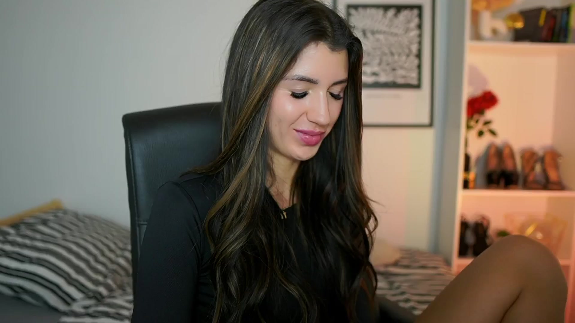 Gallery image thumbnail from Julia_Roca's myfreecams stream on, 10/13/2024, 12:41 image 7 of 20