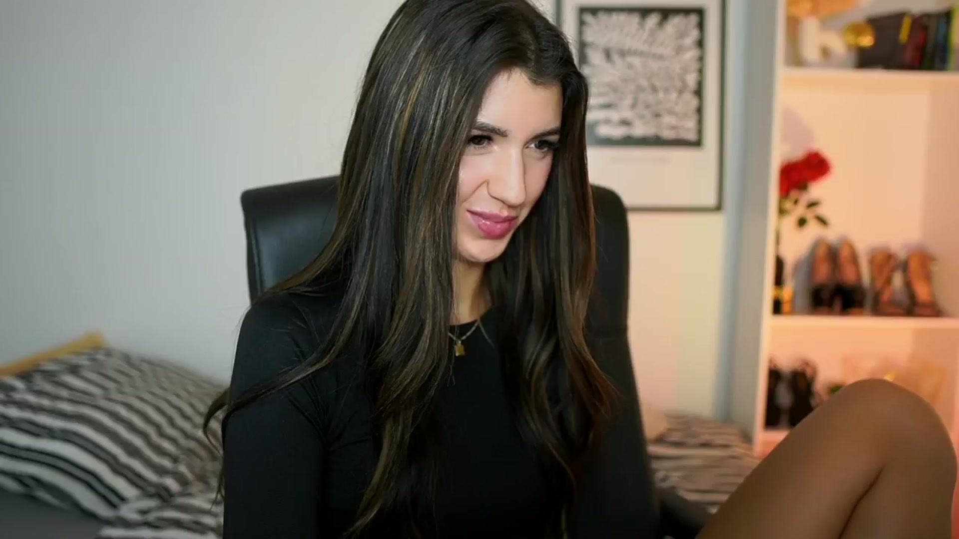 Gallery image thumbnail from Julia_Roca's myfreecams stream on, 10/13/2024, 12:41 image 11 of 20