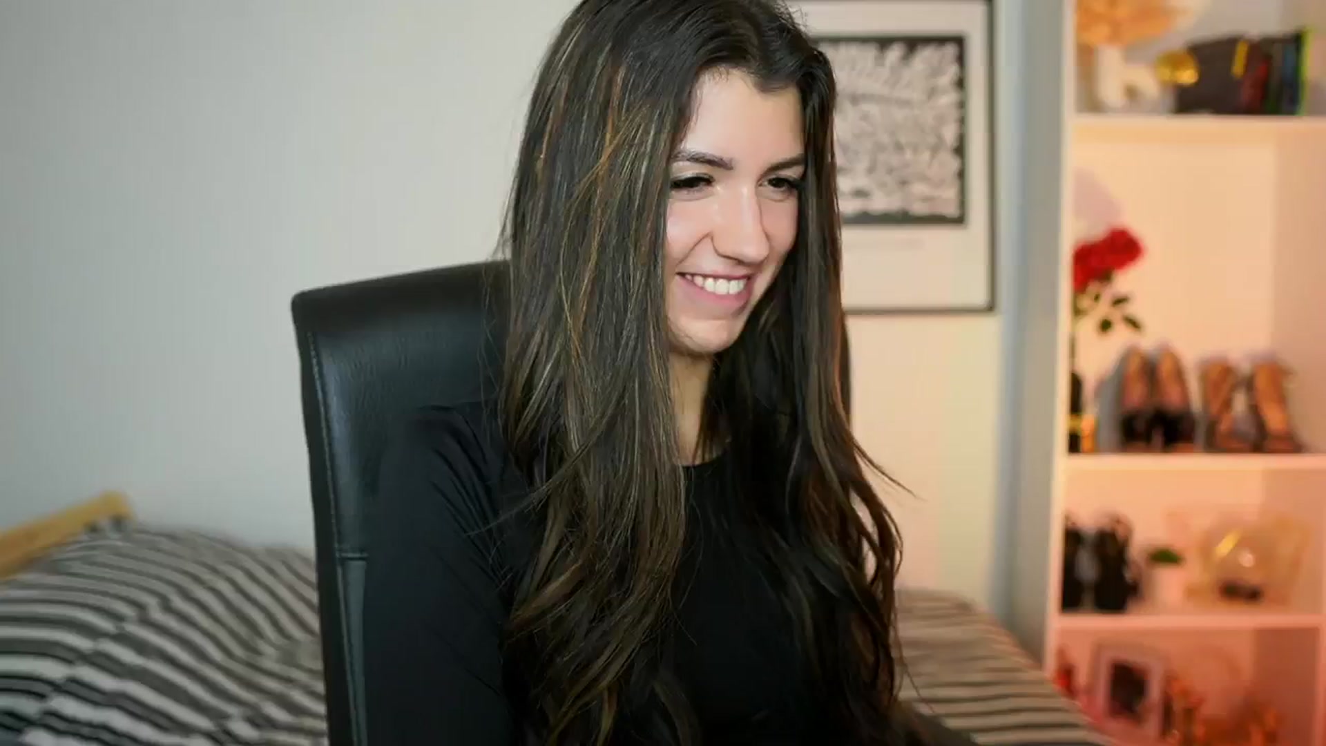 Gallery image thumbnail from Julia_Roca's myfreecams stream on, 10/13/2024, 14:56 image 5 of 20