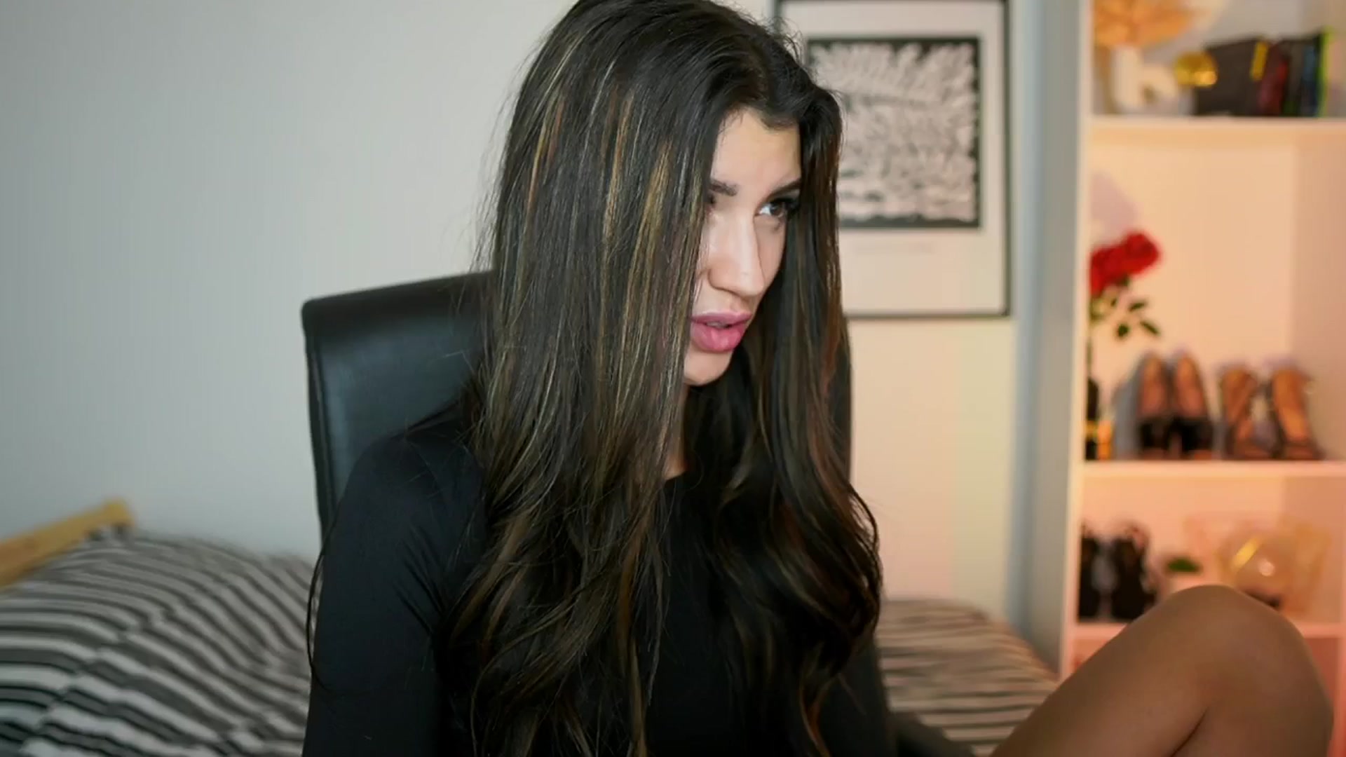 Gallery image thumbnail from Julia_Roca's myfreecams stream on, 10/13/2024, 14:56 image 15 of 20