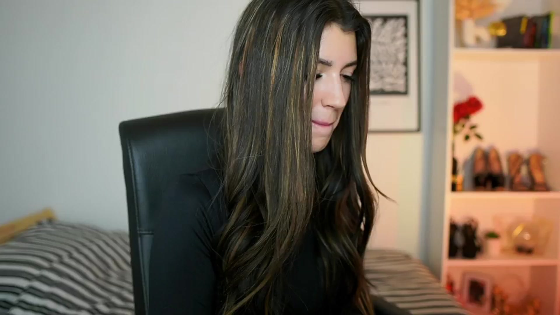 Gallery image thumbnail from Julia_Roca's myfreecams stream on, 10/13/2024, 14:56 image 10 of 20