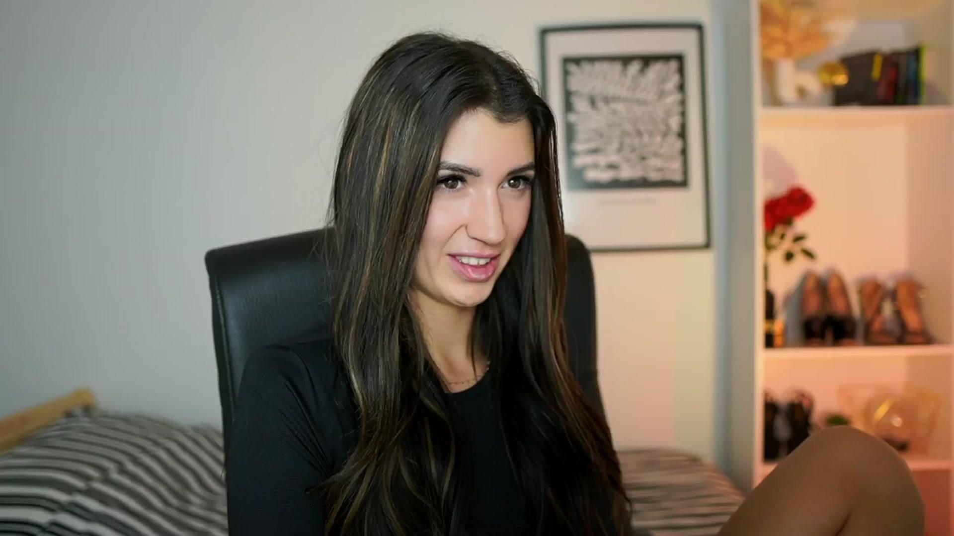 Gallery image thumbnail from Julia_Roca's myfreecams stream on, 10/13/2024, 14:56 image 2 of 20