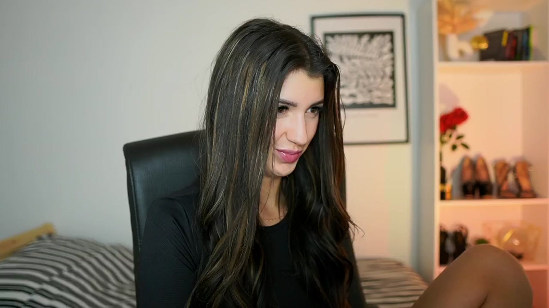 Gallery image thumbnail from Julia_Roca's myfreecams stream on, 10/13/2024, 14:56 image 1 of 20