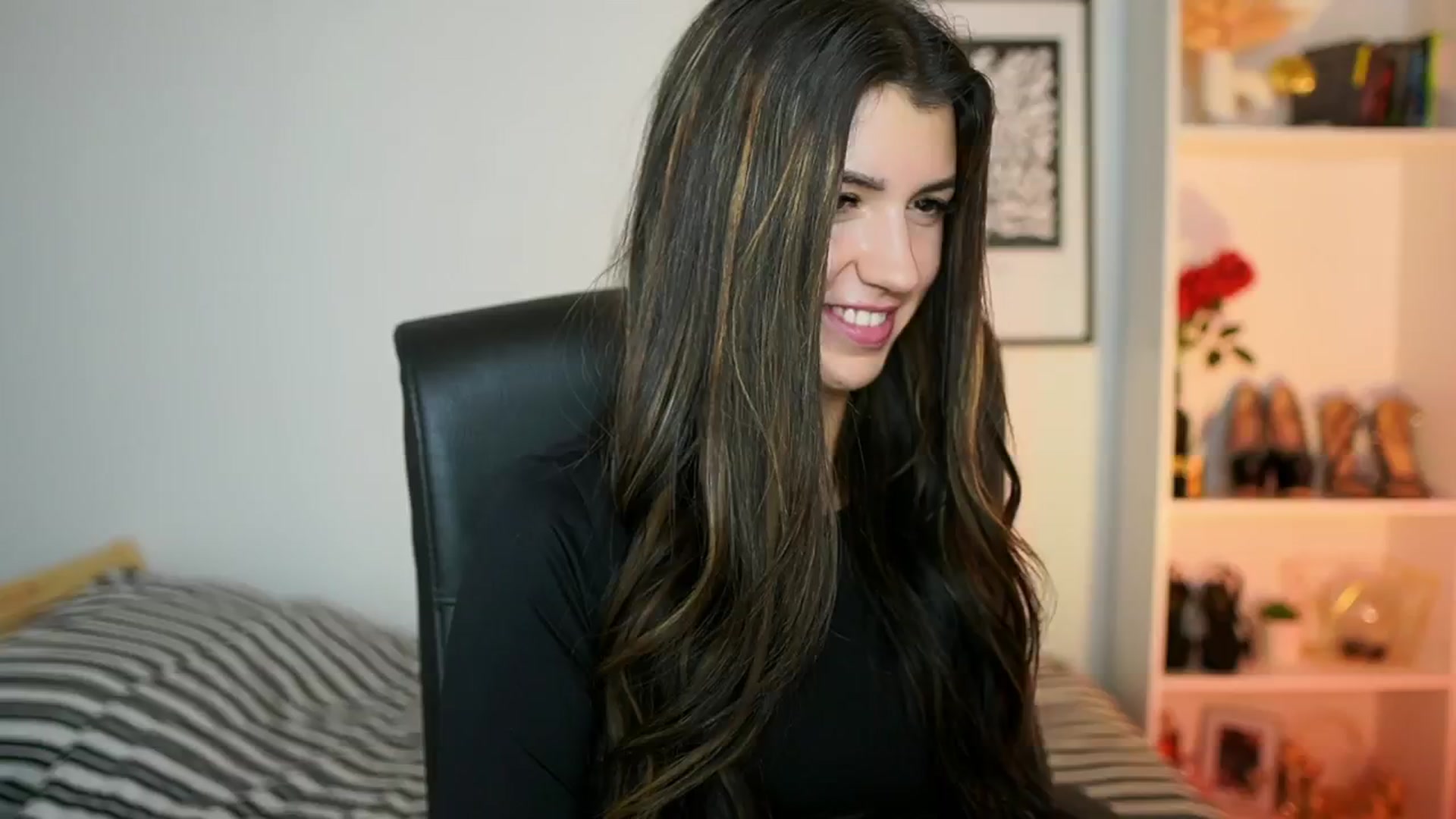 Gallery image thumbnail from Julia_Roca's myfreecams stream on, 10/13/2024, 14:56 image 7 of 20