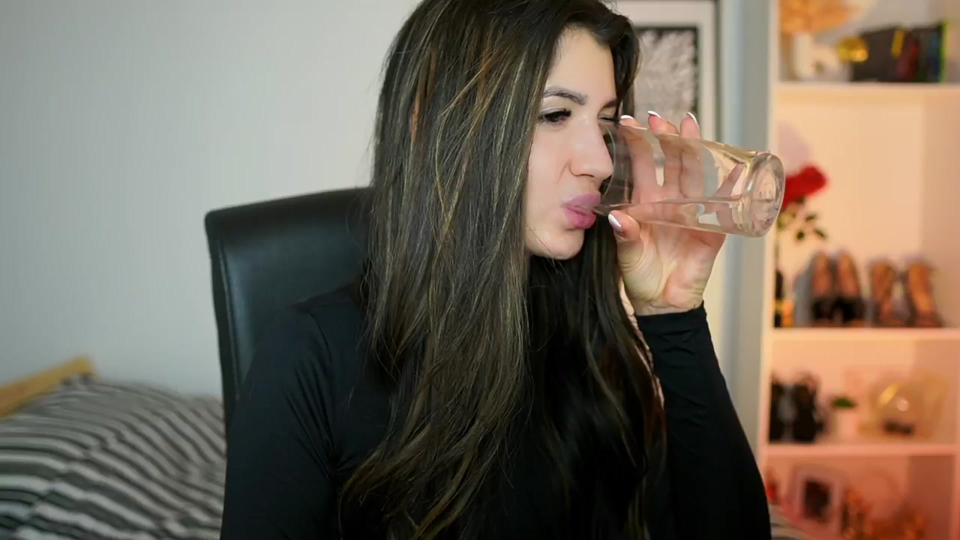 Gallery image thumbnail from Julia_Roca's myfreecams stream on, 10/13/2024, 14:56 image 4 of 20