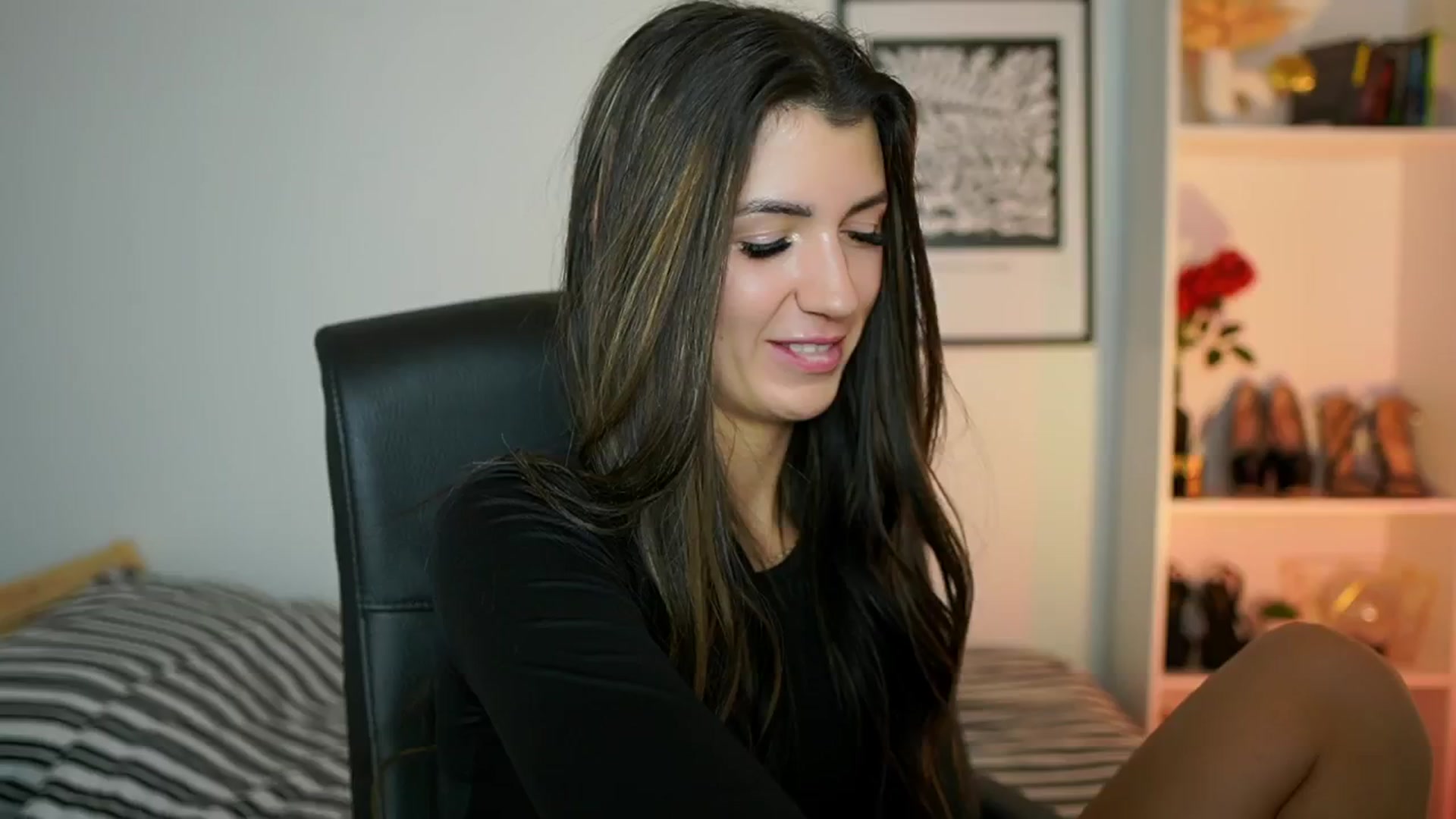 Gallery image thumbnail from Julia_Roca's myfreecams stream on, 10/13/2024, 14:56 image 3 of 20