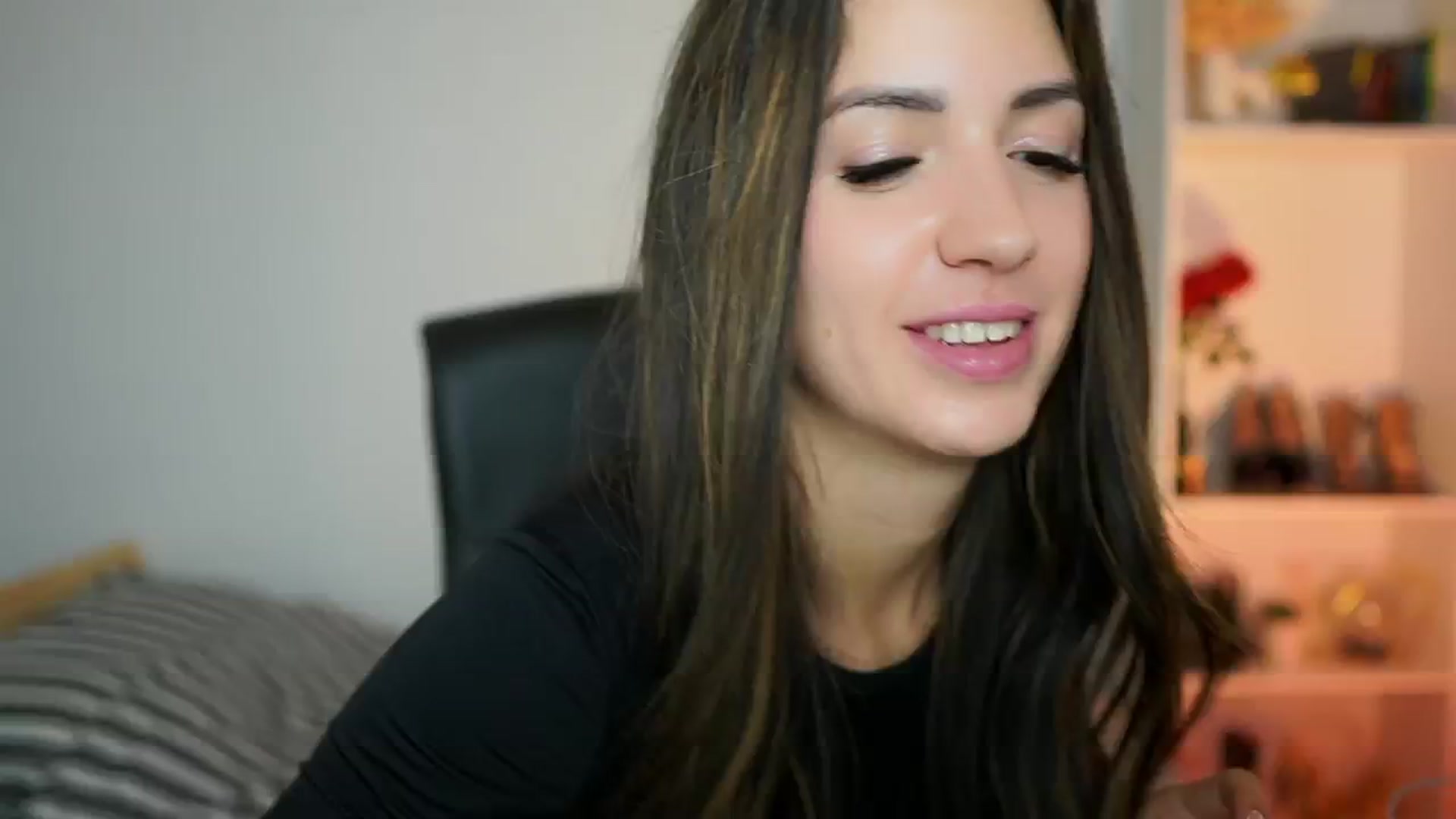 Gallery image thumbnail from Julia_Roca's myfreecams stream on, 10/13/2024, 14:56 image 8 of 20