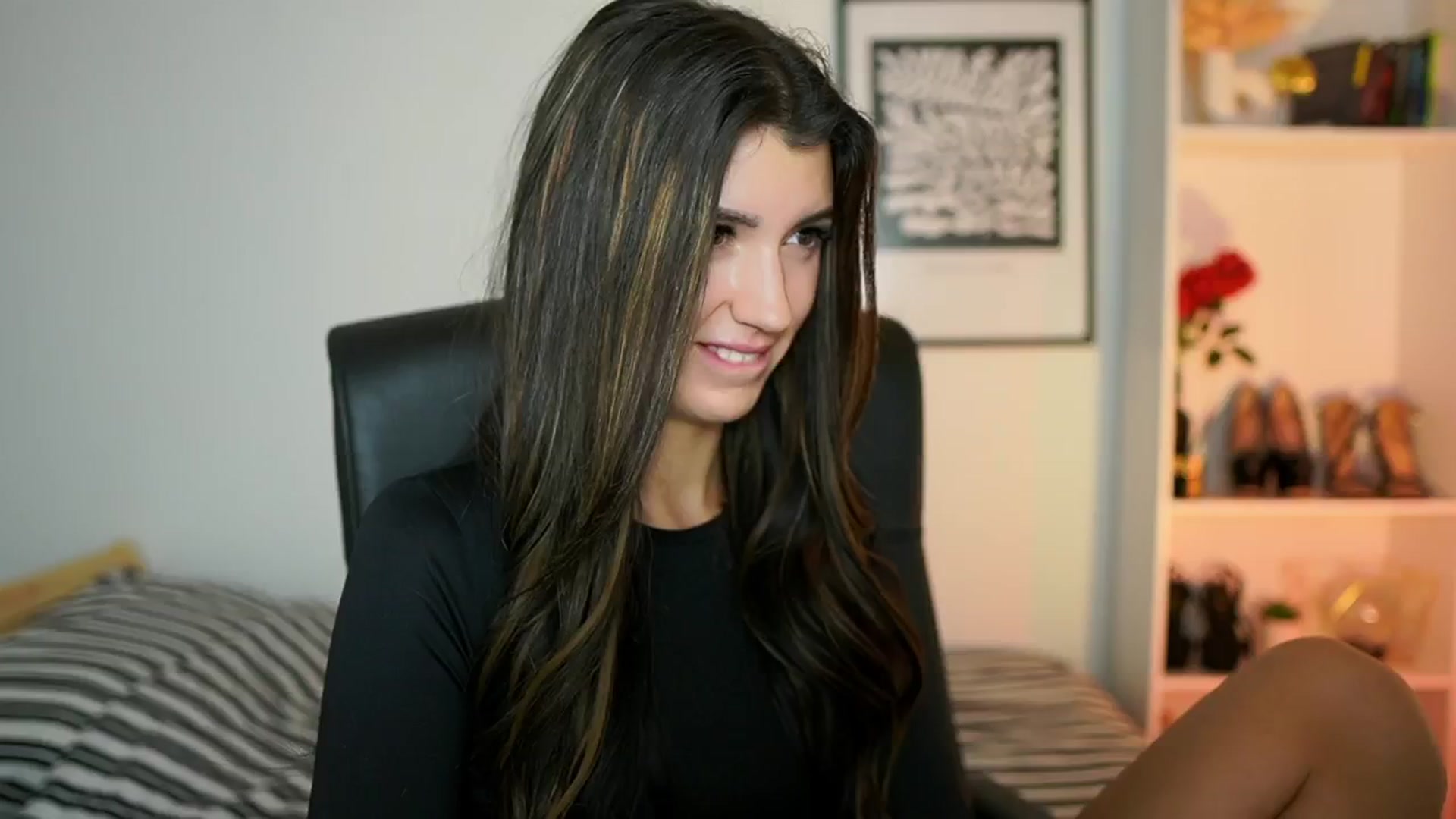 Gallery image thumbnail from Julia_Roca's myfreecams stream on, 10/13/2024, 14:56 image 16 of 20
