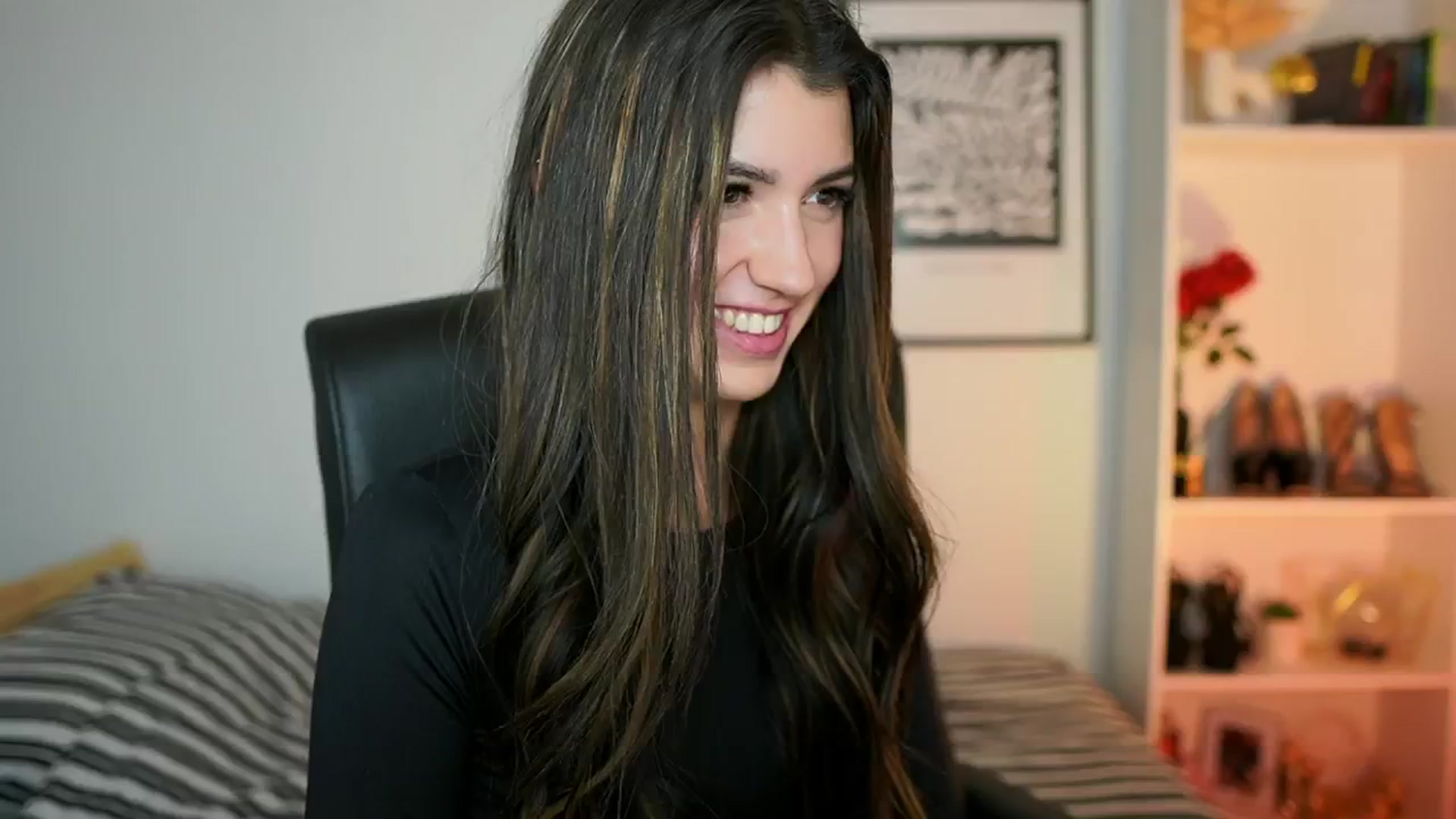 Gallery image thumbnail from Julia_Roca's myfreecams stream on, 10/13/2024, 14:56 image 9 of 20