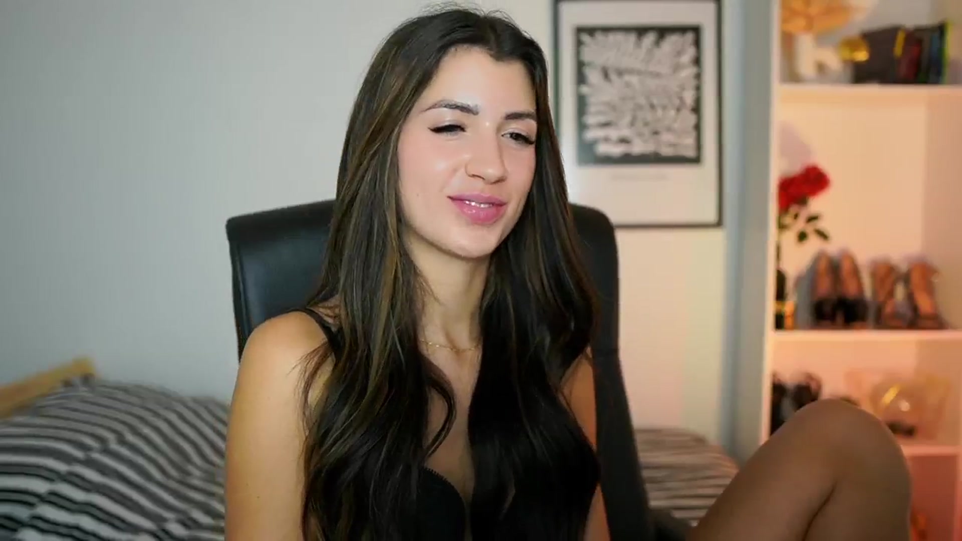 Gallery image thumbnail from Julia_Roca's myfreecams stream on, 10/13/2024, 15:44 image 12 of 20