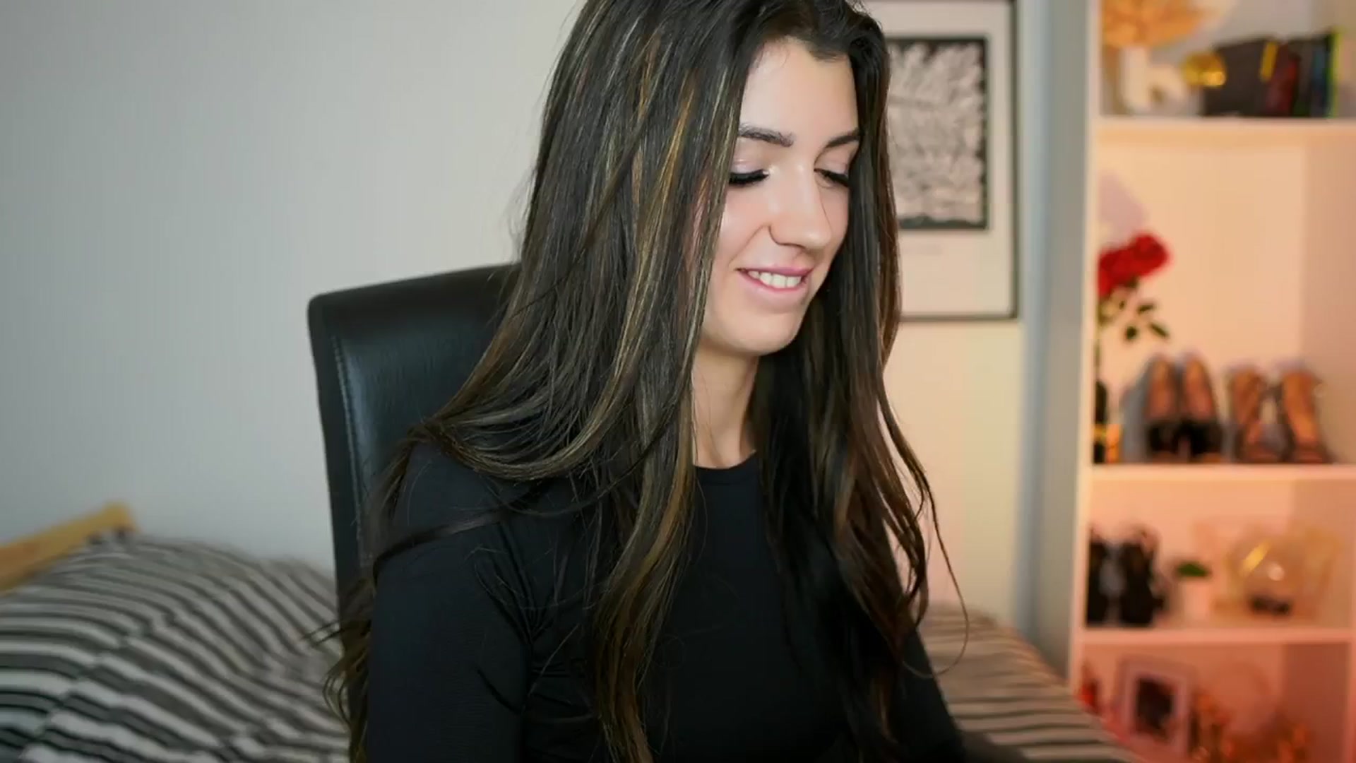 Gallery image thumbnail from Julia_Roca's myfreecams stream on, 10/13/2024, 15:44 image 2 of 20