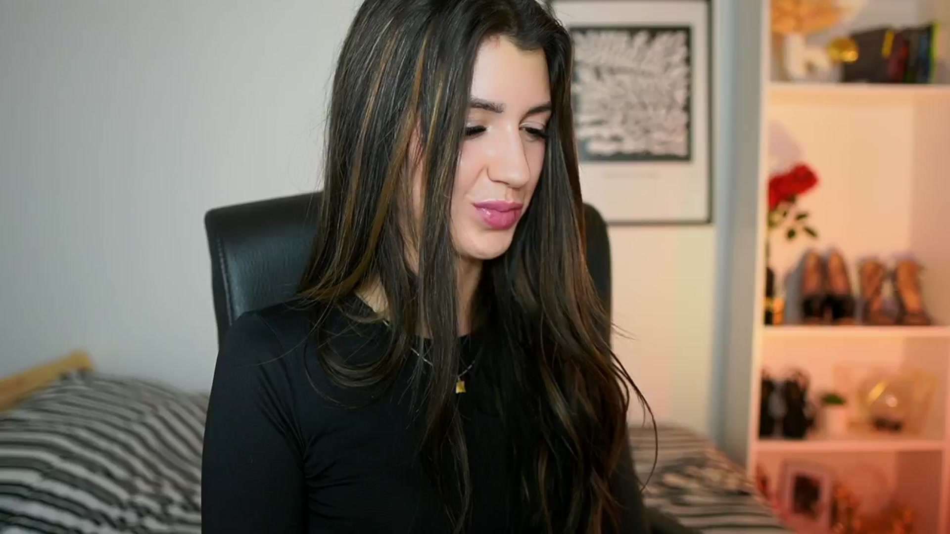 Gallery image thumbnail from Julia_Roca's myfreecams stream on, 10/13/2024, 17:33 image 6 of 20