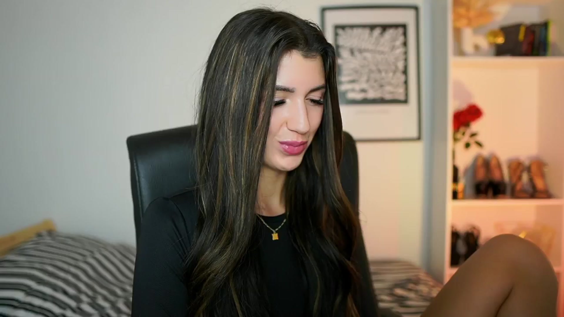 Gallery image thumbnail from Julia_Roca's myfreecams stream on, 10/13/2024, 17:33 image 2 of 20