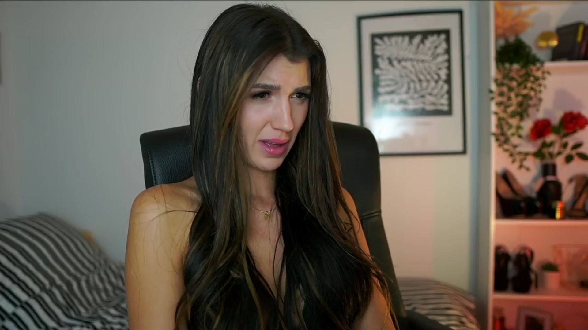 Gallery image thumbnail from Julia_Roca's myfreecams stream on, 10/15/2024, 17:19 image 16 of 20