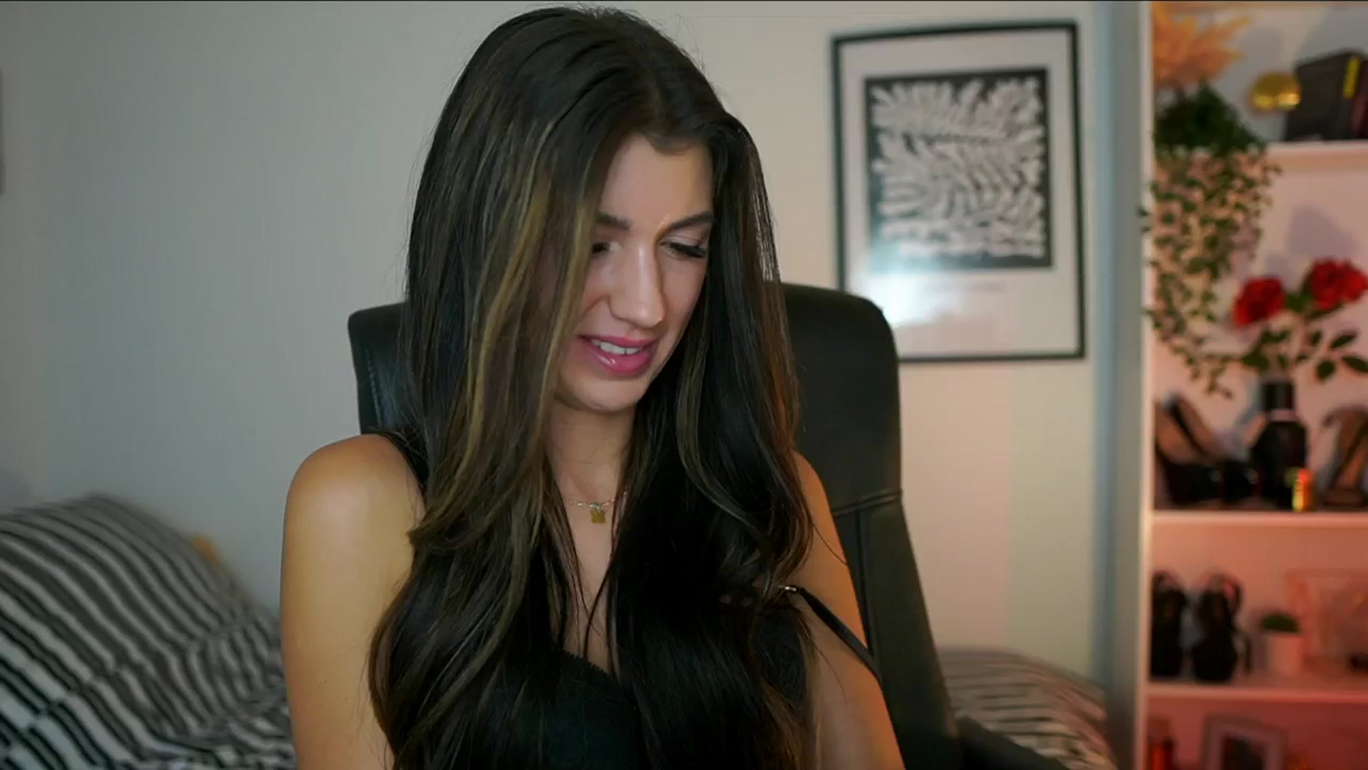 Gallery image thumbnail from Julia_Roca's myfreecams stream on, 10/15/2024, 18:12 image 11 of 20