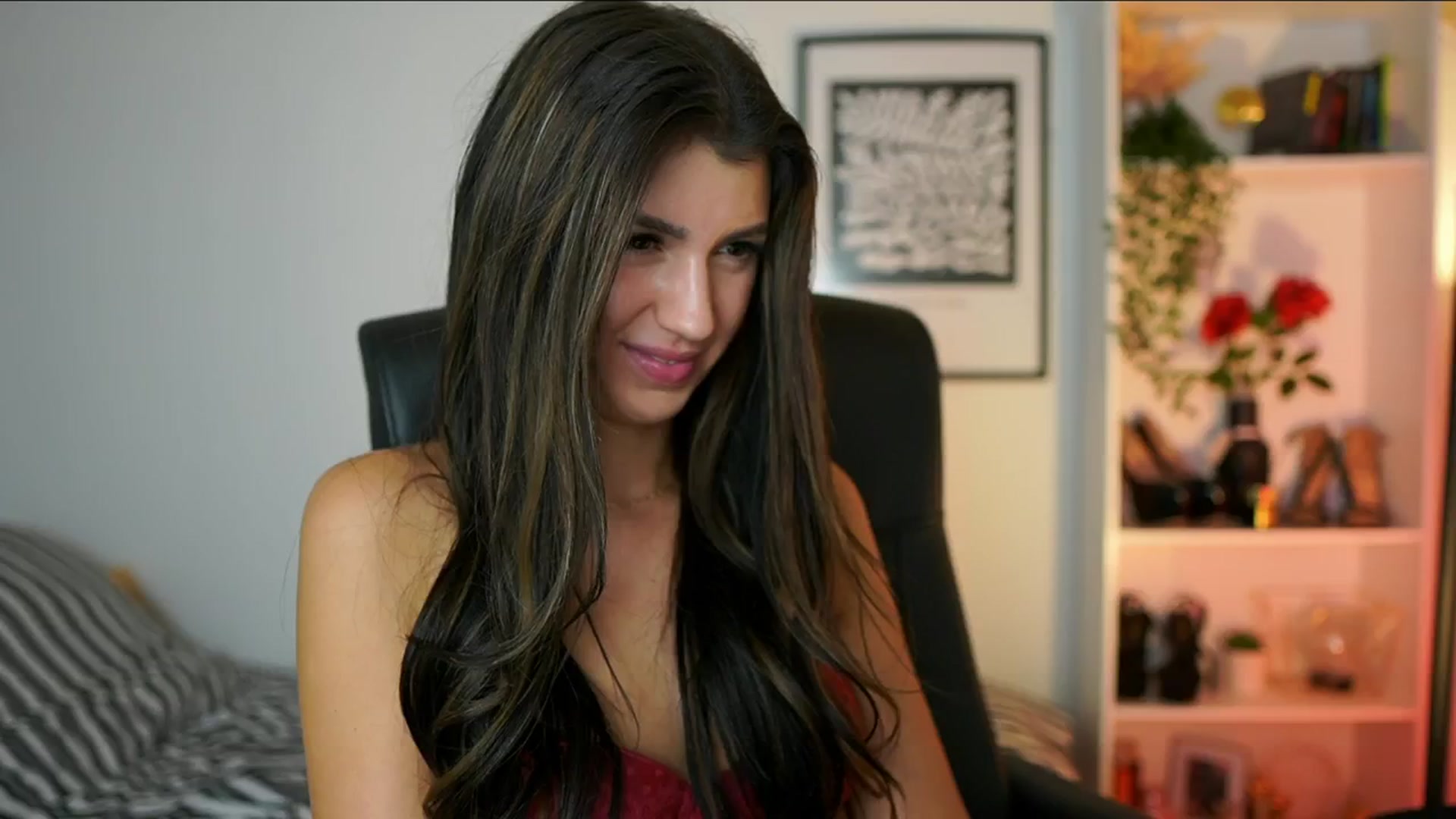 Gallery image thumbnail from Julia_Roca's myfreecams stream on, 10/16/2024, 15:27 image 20 of 20