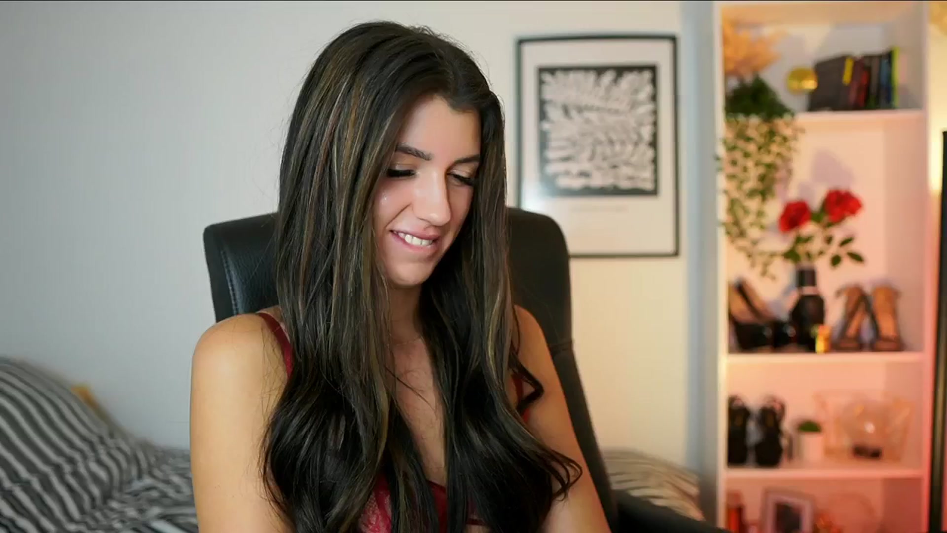 Gallery image thumbnail from Julia_Roca's myfreecams stream on, 10/16/2024, 17:27 image 9 of 20