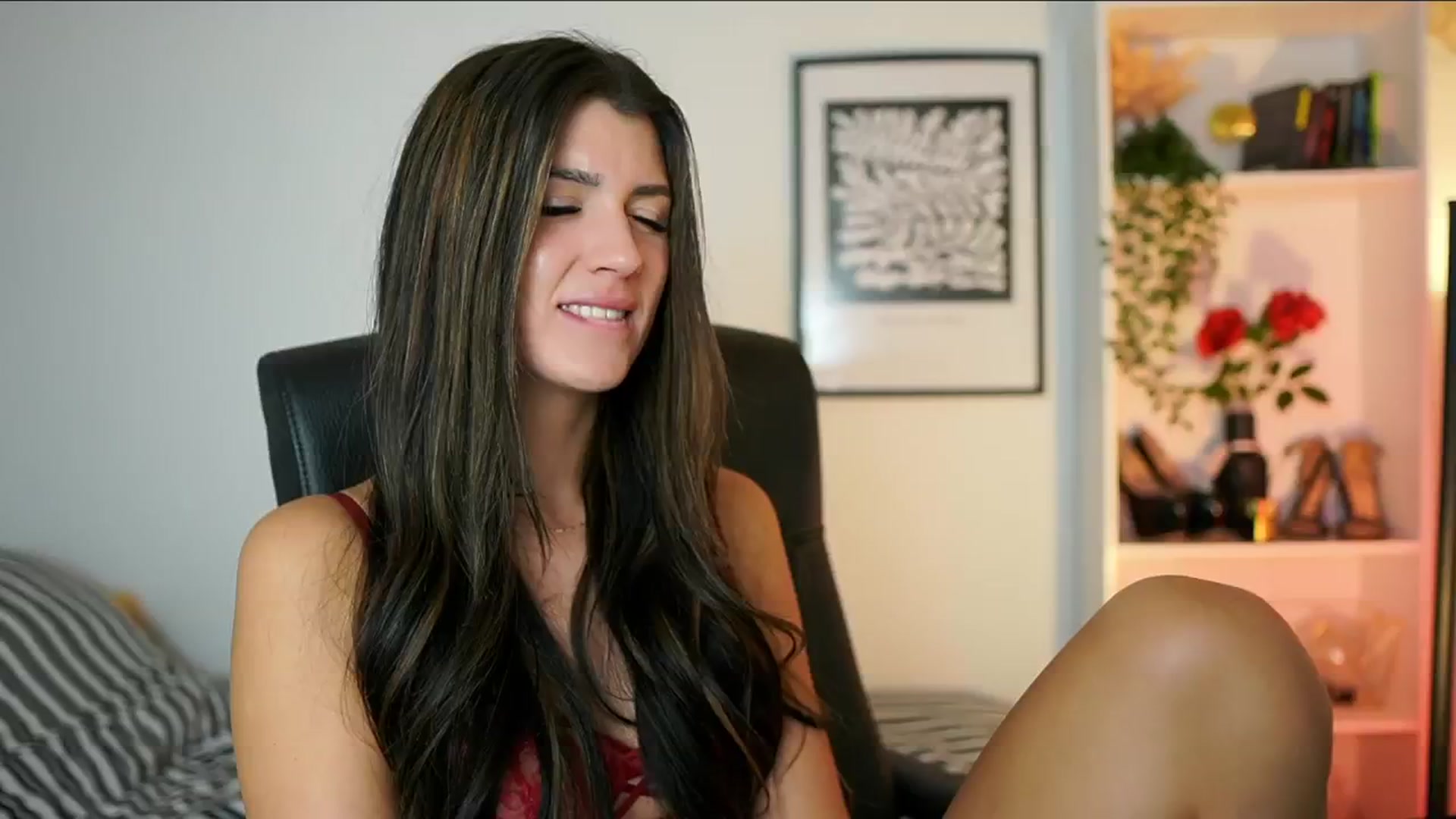 Gallery image thumbnail from Julia_Roca's myfreecams stream on, 10/16/2024, 17:27 image 2 of 20
