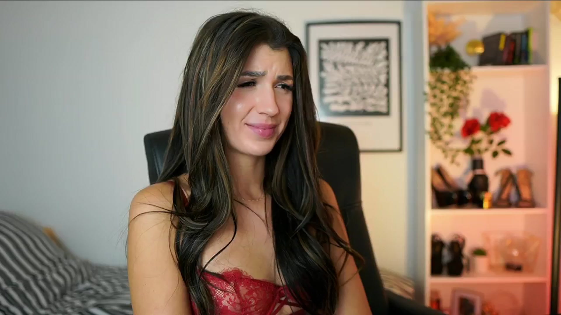 Gallery image thumbnail from Julia_Roca's myfreecams stream on, 10/16/2024, 17:27 image 14 of 20