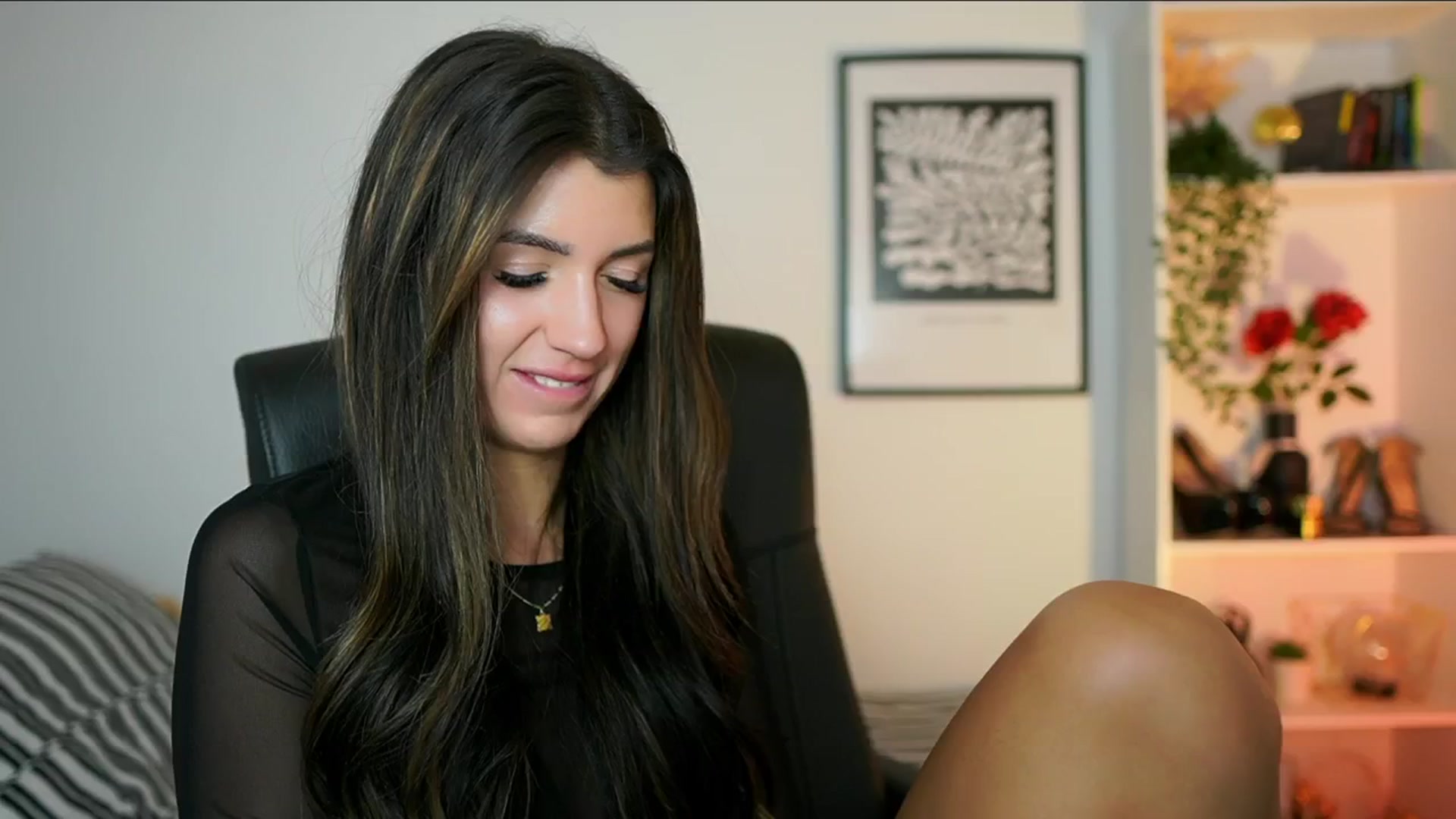 Gallery image thumbnail from Julia_Roca's myfreecams stream on, 10/17/2024, 13:39 image 6 of 20