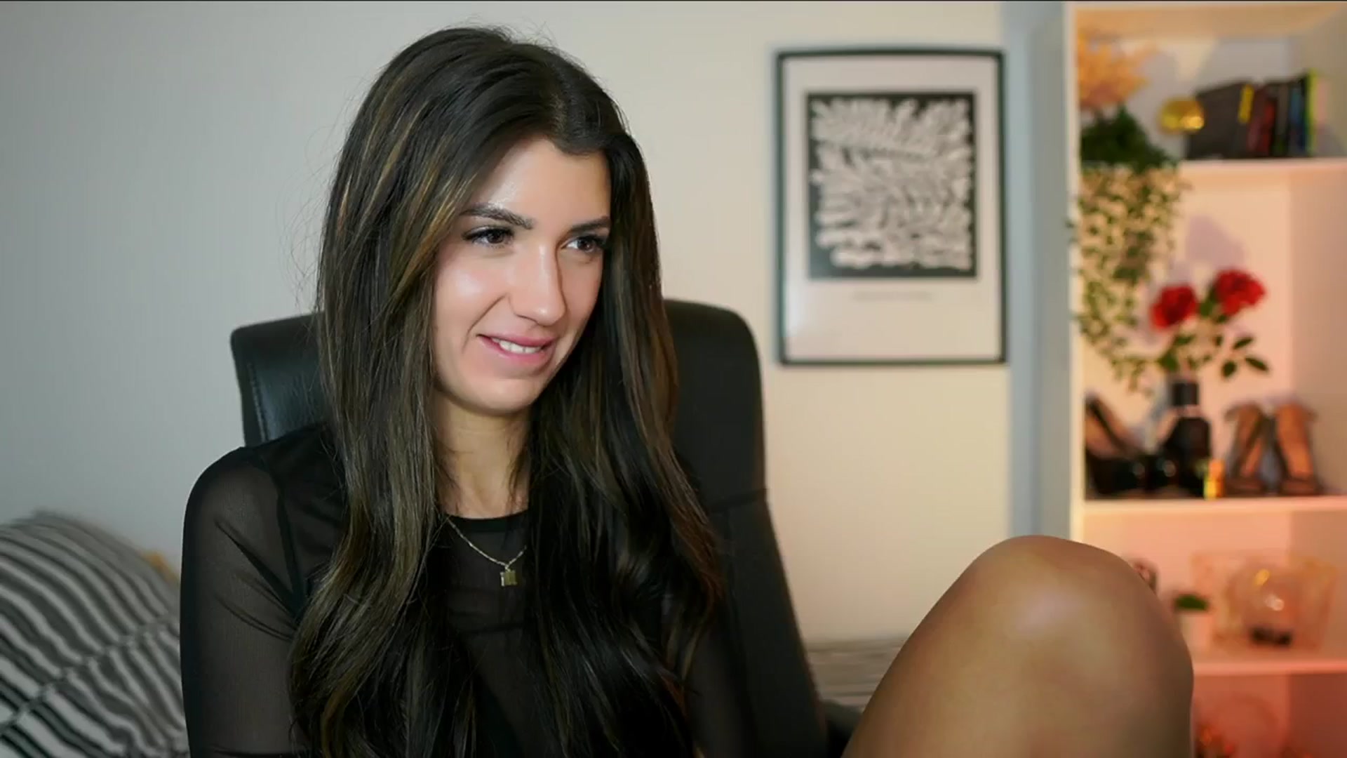 Gallery image thumbnail from Julia_Roca's myfreecams stream on, 10/17/2024, 13:39 image 5 of 20