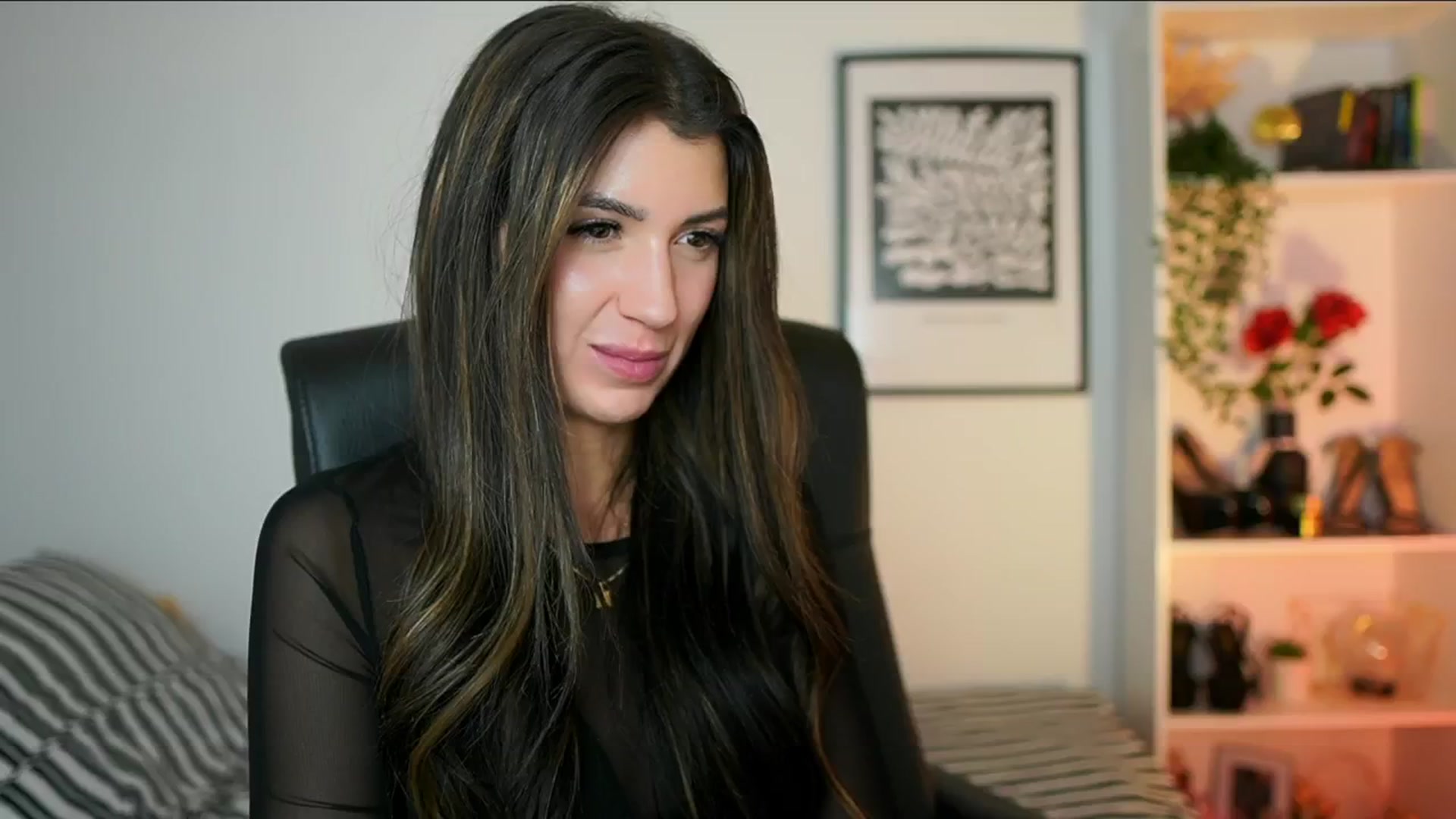 Gallery image thumbnail from Julia_Roca's myfreecams stream on, 10/17/2024, 13:39 image 8 of 20