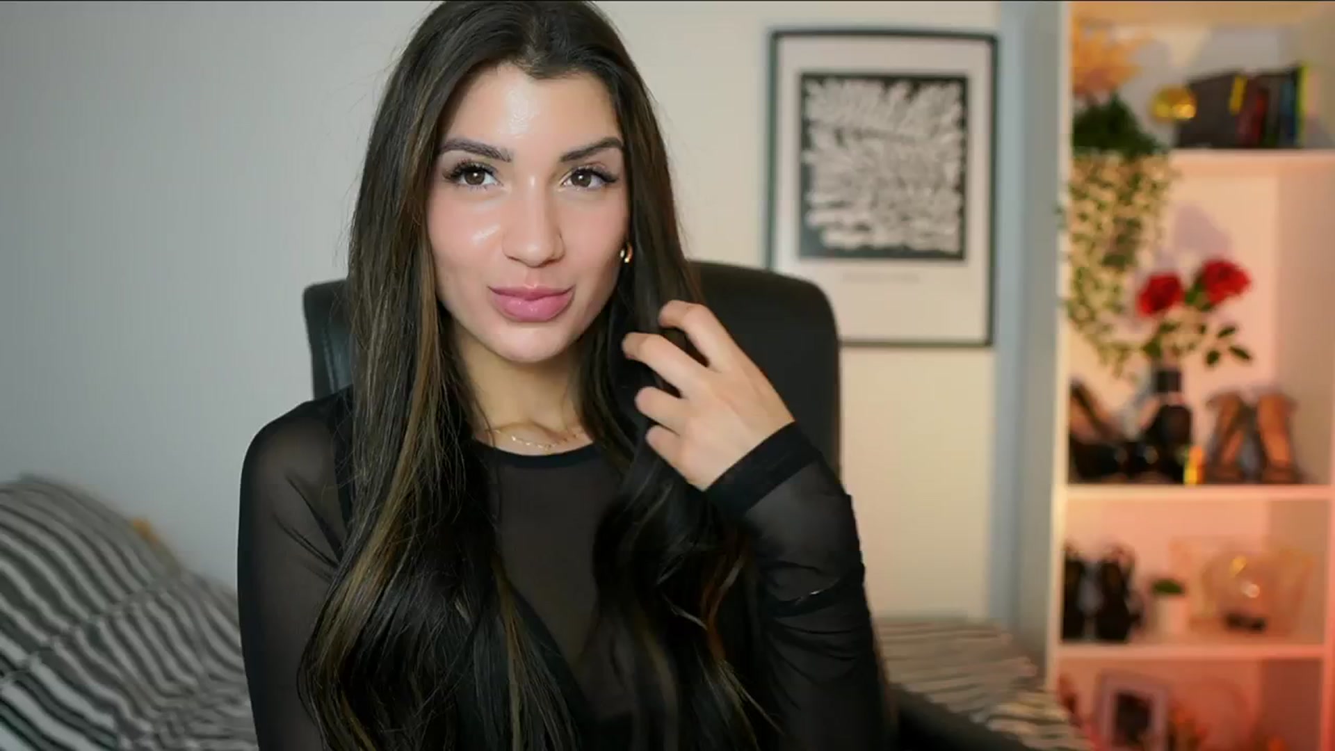 Gallery image thumbnail from Julia_Roca's myfreecams stream on, 10/17/2024, 15:20 image 9 of 20