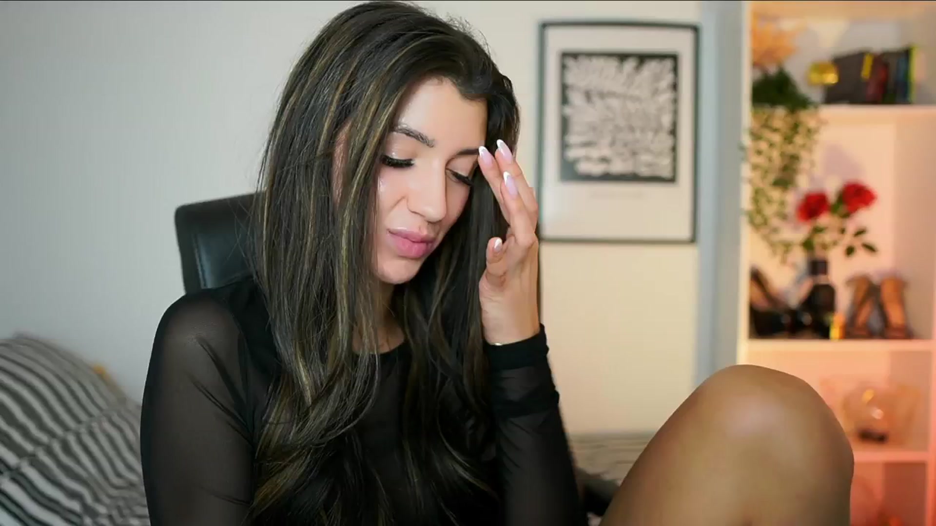 Gallery image thumbnail from Julia_Roca's myfreecams stream on, 10/17/2024, 15:20 image 8 of 20