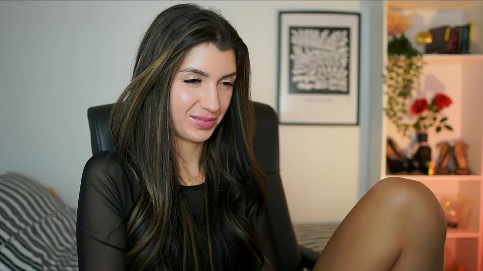 Gallery image thumbnail from Julia_Roca's myfreecams stream on, 10/17/2024, 15:20 image 2 of 20