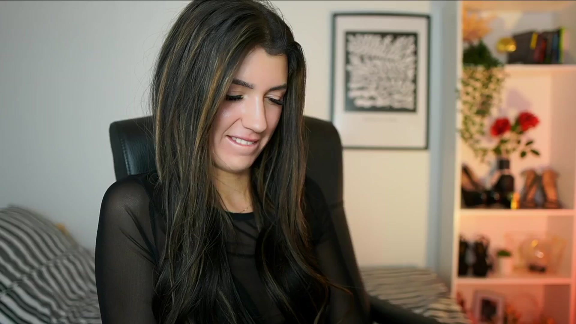 Gallery image thumbnail from Julia_Roca's myfreecams stream on, 10/17/2024, 15:20 image 10 of 20