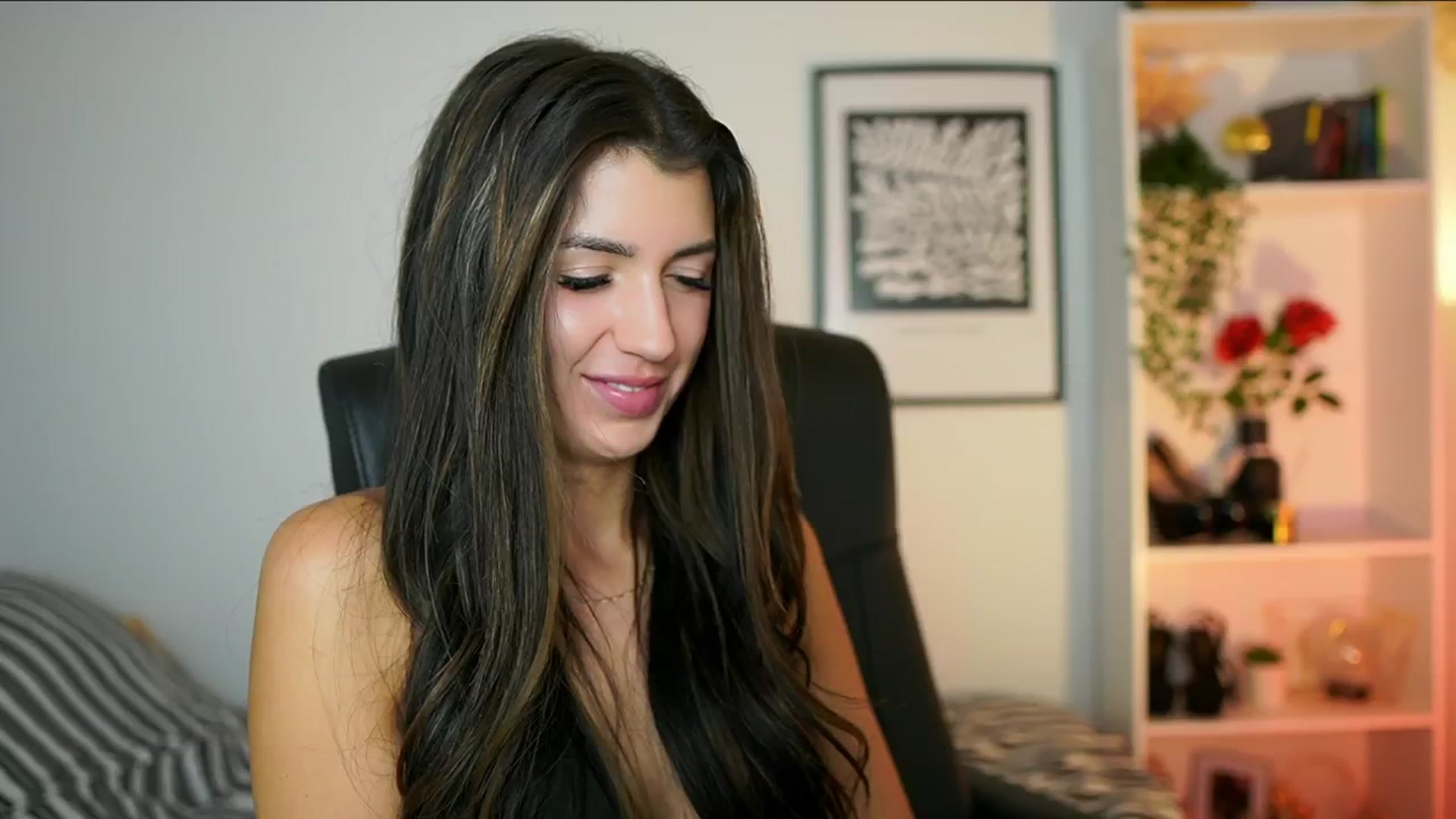 Gallery image thumbnail from Julia_Roca's myfreecams stream on, 10/17/2024, 16:56 image 18 of 20