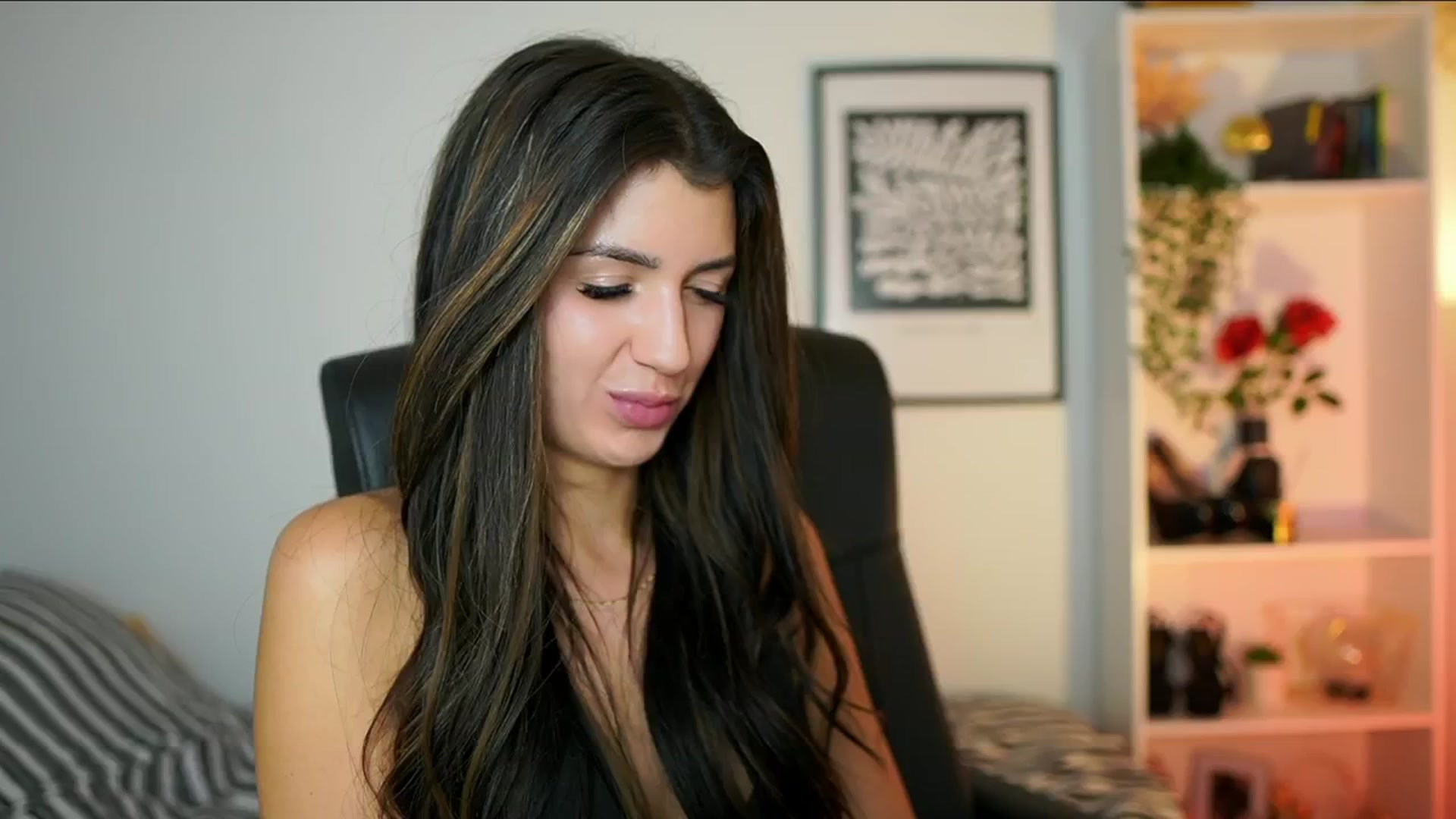 Gallery image thumbnail from Julia_Roca's myfreecams stream on, 10/17/2024, 16:56 image 19 of 20