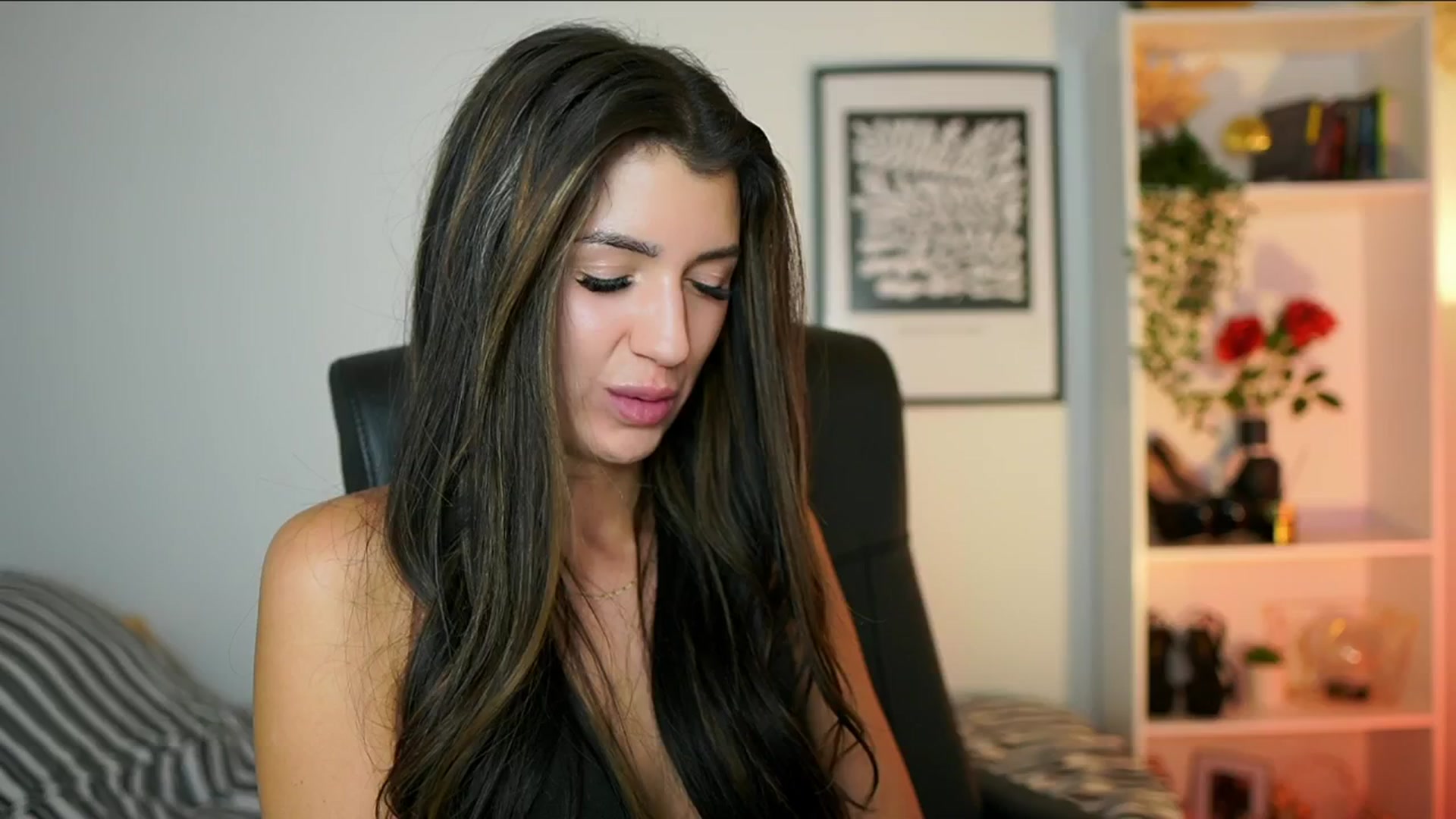 Gallery image thumbnail from Julia_Roca's myfreecams stream on, 10/17/2024, 16:56 image 16 of 20