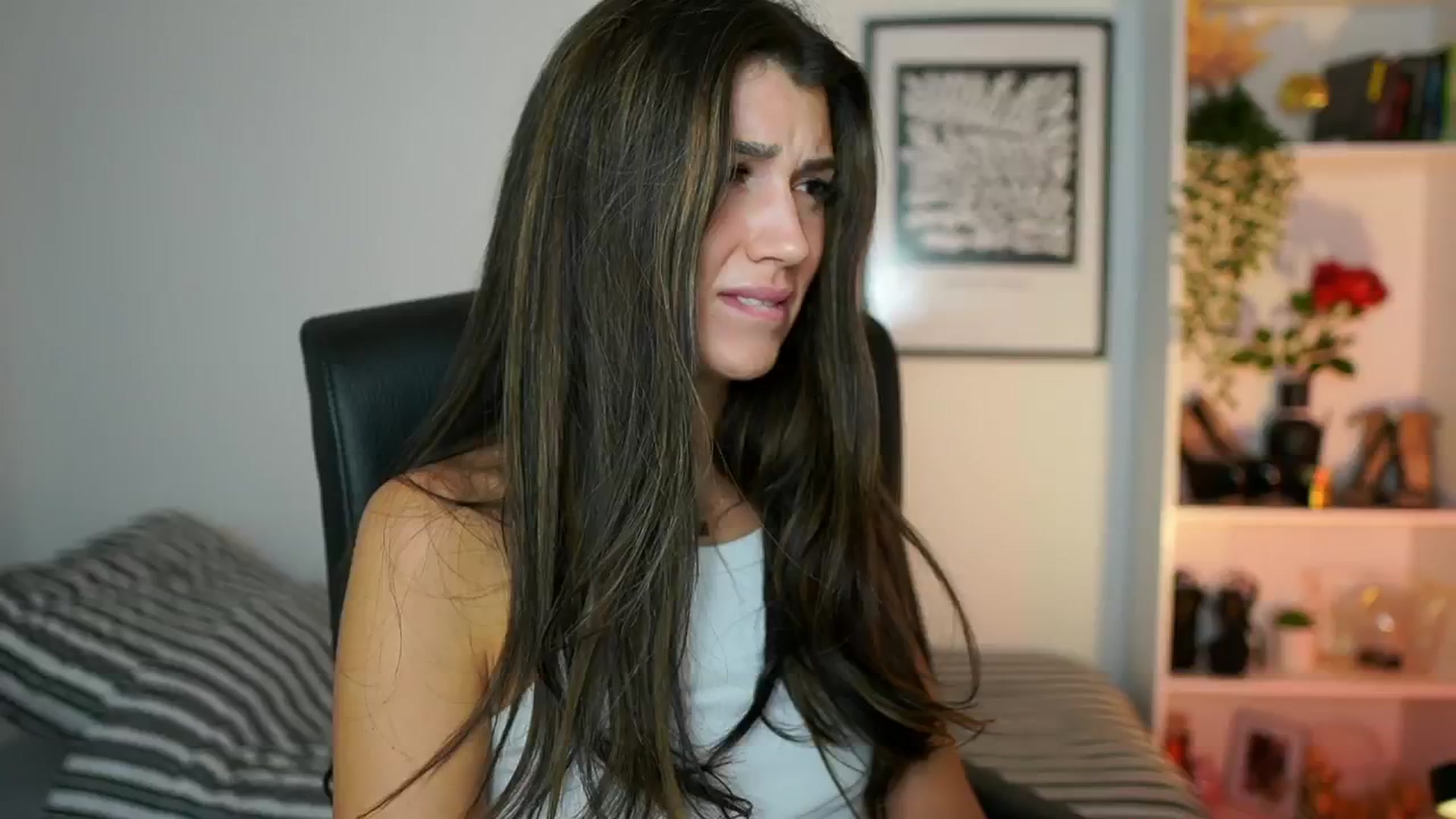 Gallery image thumbnail from Julia_Roca's myfreecams stream on, 10/19/2024, 13:47 image 9 of 20
